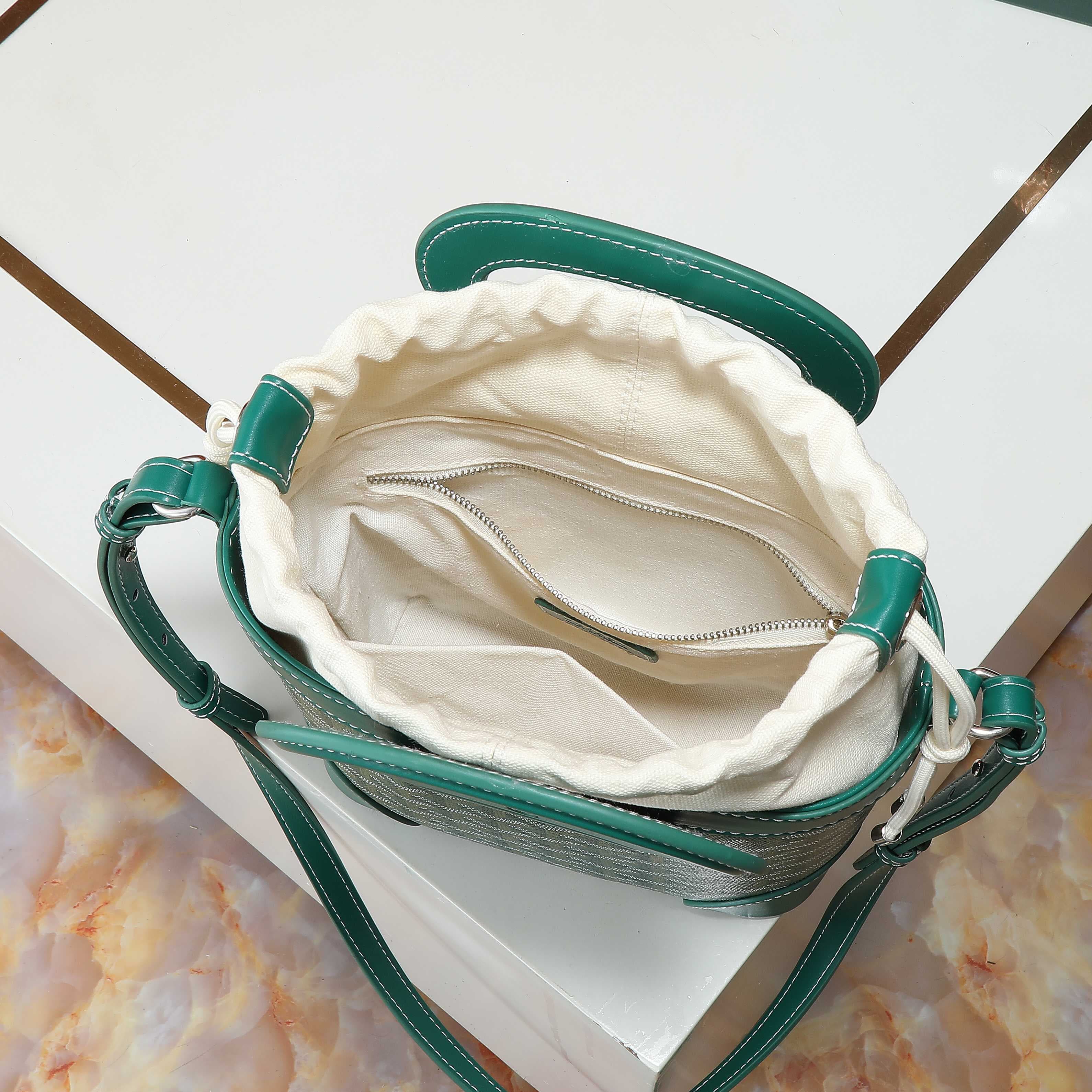 Goyard Beluga Shoulder Bags Size 23*18.5*8cm