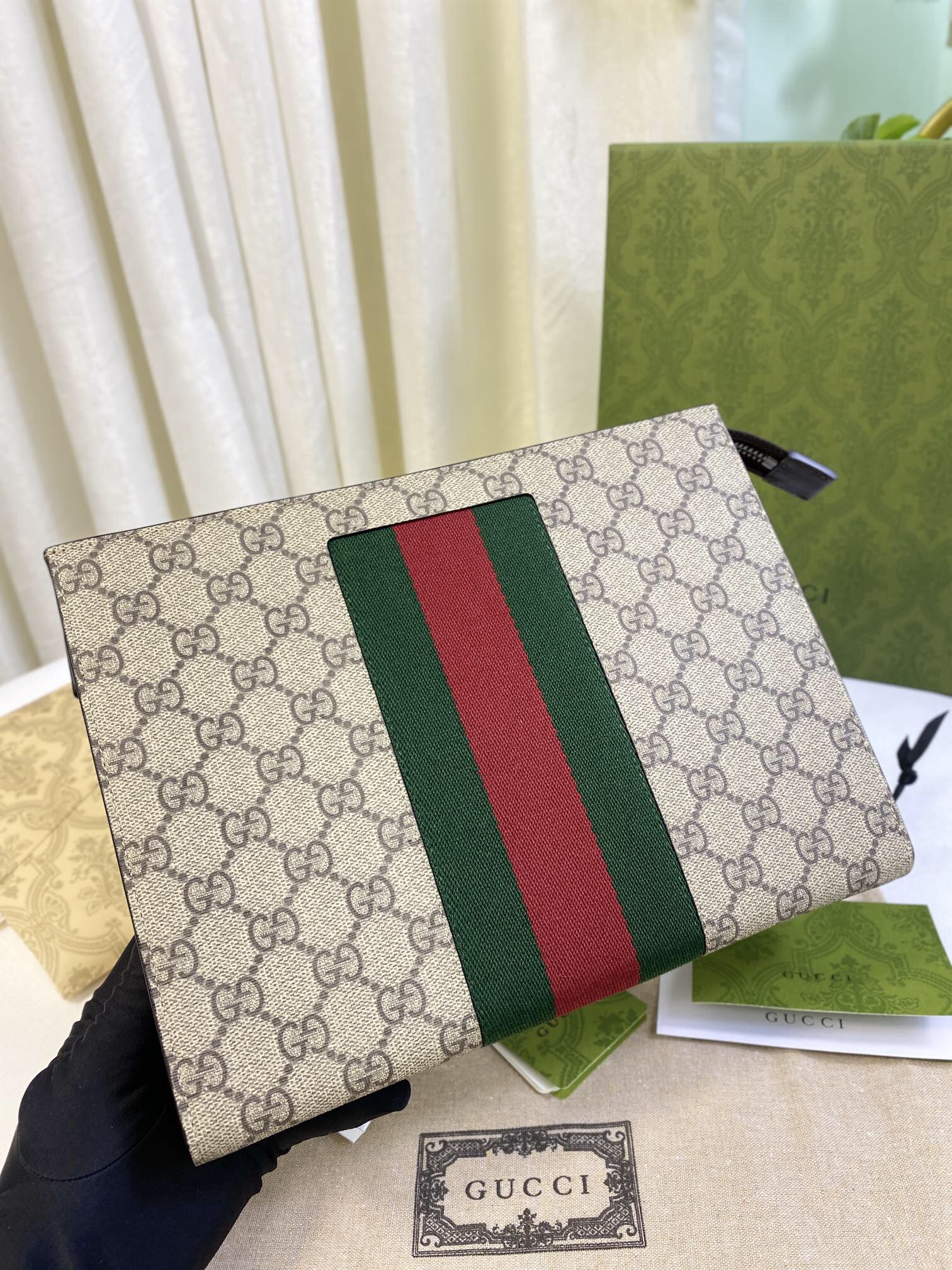 Gucci New GG Supreme Pouch Size 26*20*6cm Style 475316