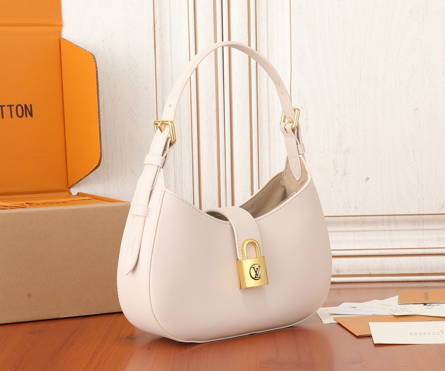 Louis Vuitton M24990 Low Key Shoulder Bag Size 26*18*7cm