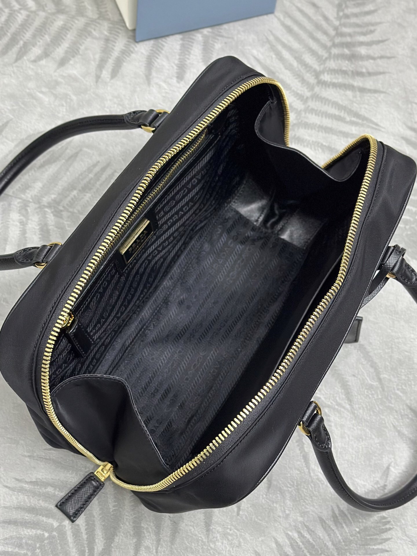 Prada 1BB115 Re-Edition 1978 Medium Re-Nylon Handbag Size 30*17.5*9cm