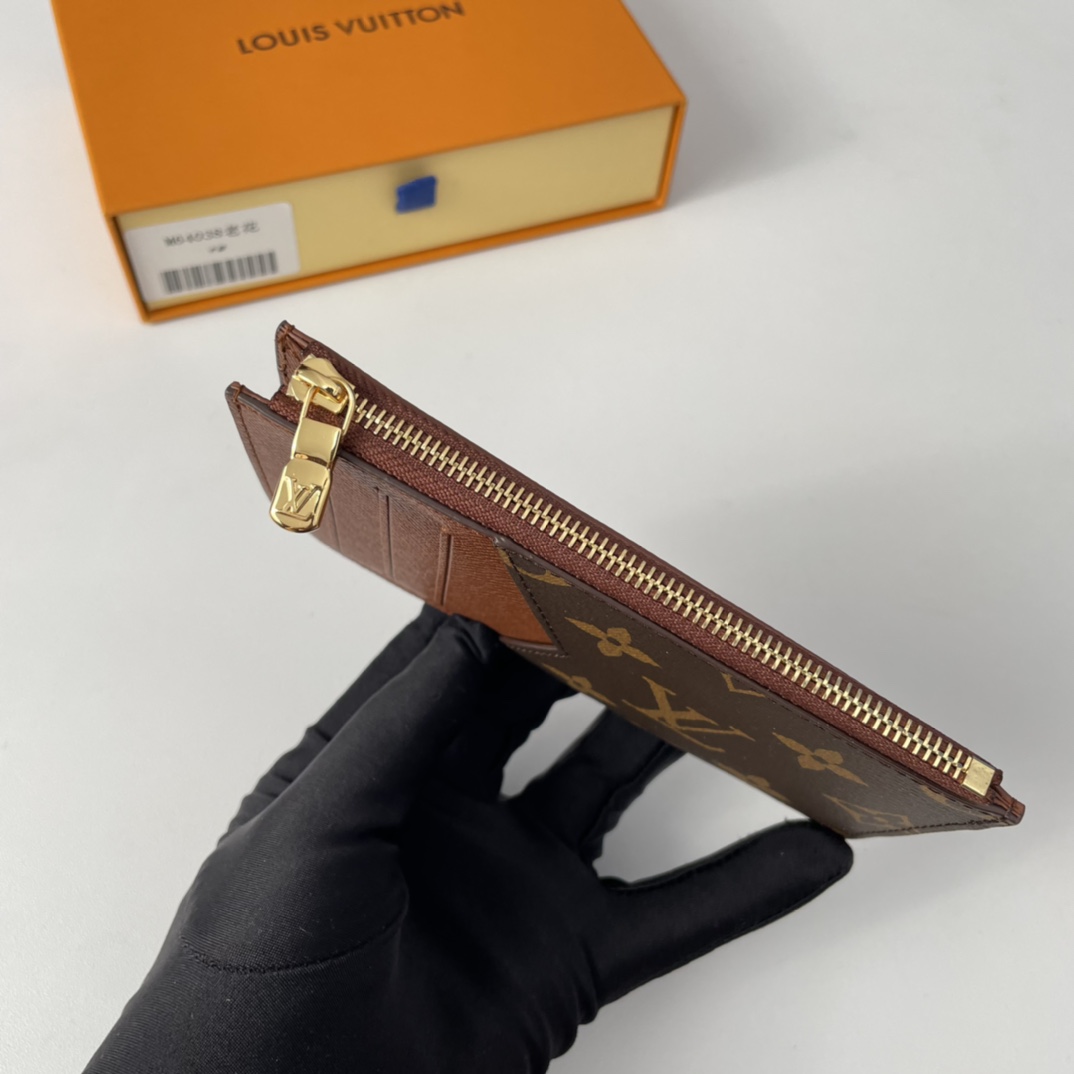 Louis Vuitton M64038 Card Holder Size 14*8cm