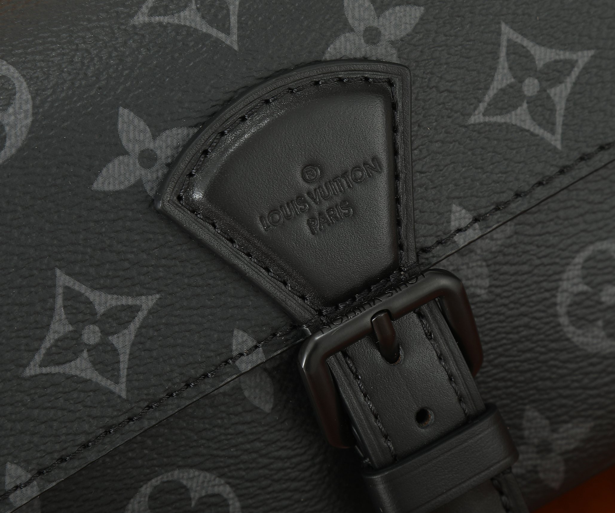 Louis Vuitton M83567 Montsouris Wearable Wallet Shoulder Bags Size 22*12*6cm