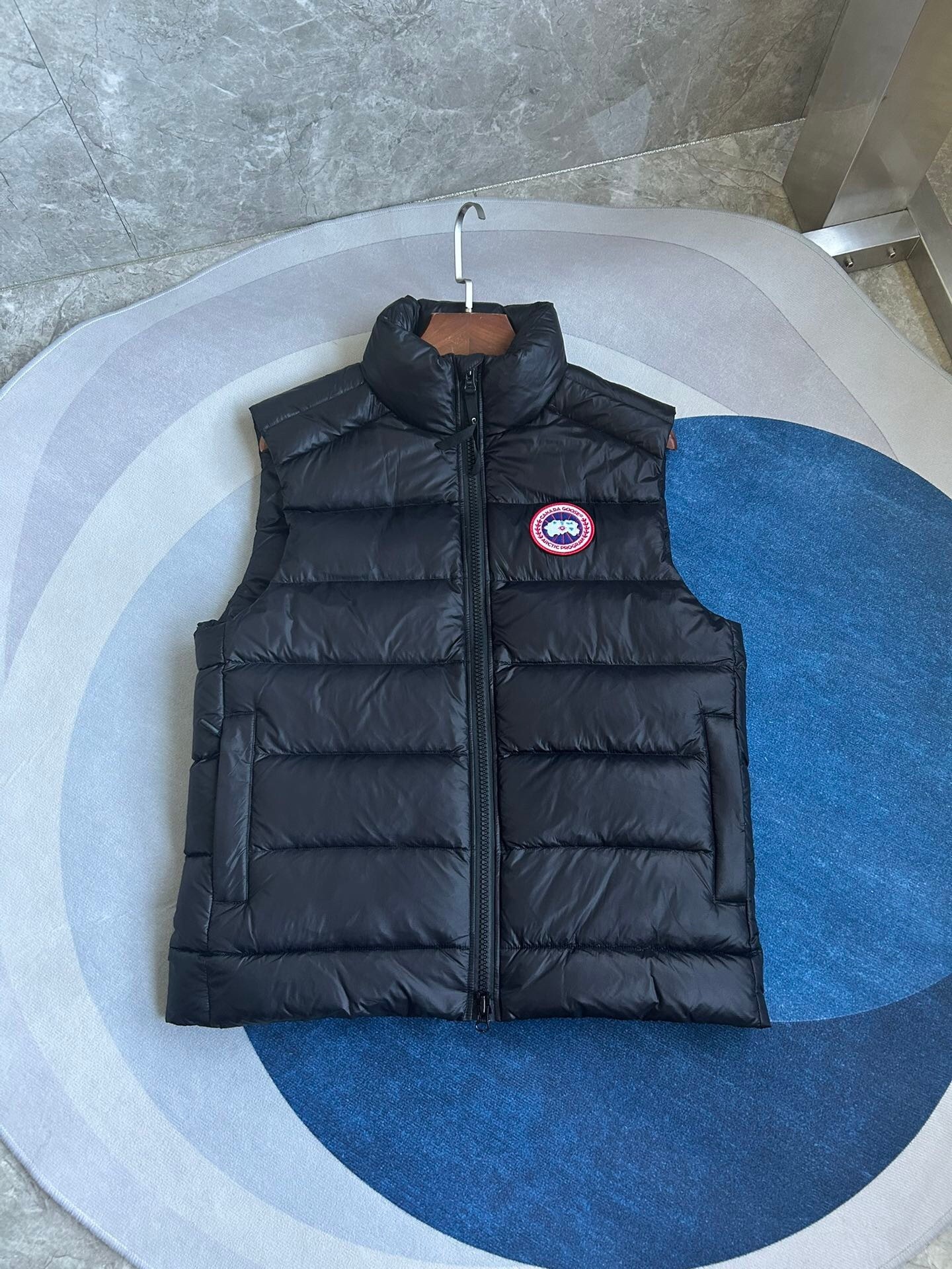 Canada Goose E2229 Crofton Vest-WD Men Winter Vest Size S-XXL