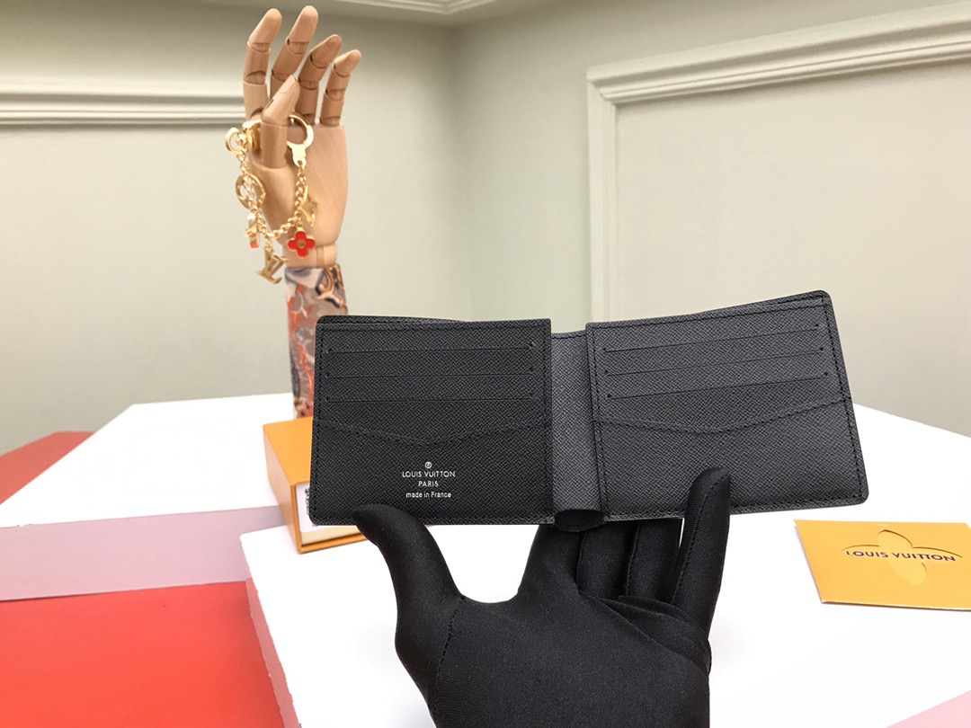 Louis Vuitton Men Wallet M30539 Size 11.9*9cm