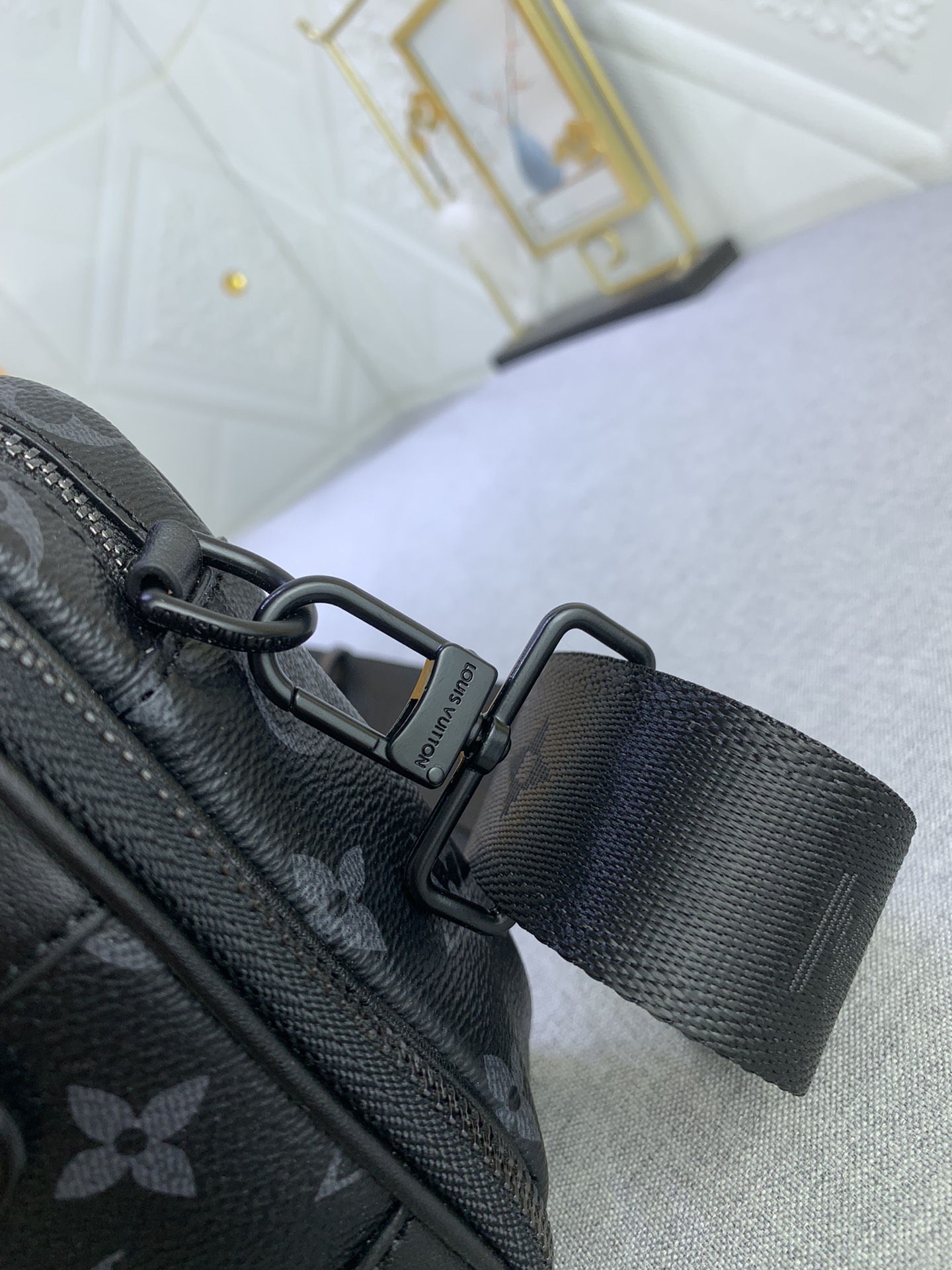 Louis Vuitton M46955 Alpha Shoulder Bags Size 11*18*6cm