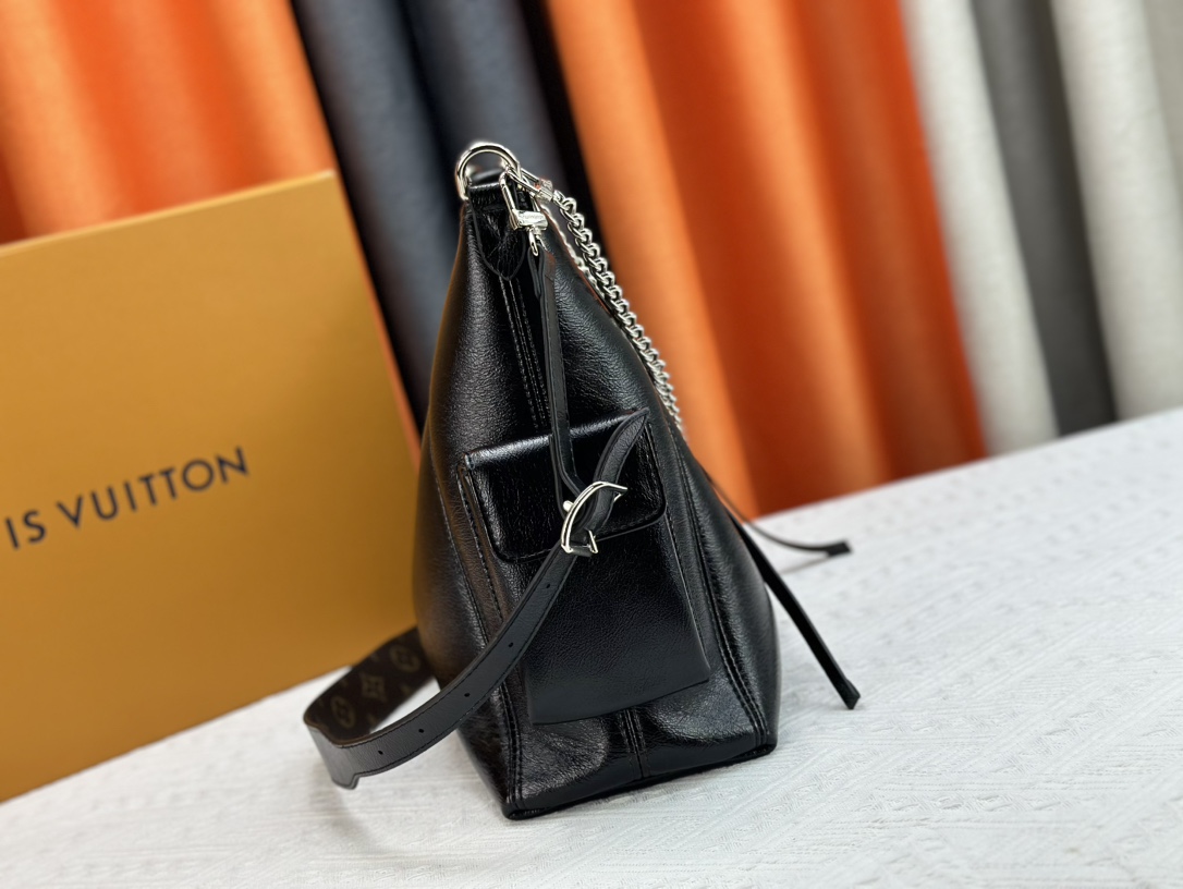 Louis Vuitton M24861 CarryAll Cargo Shoulder Bags Size 33*23*15cm