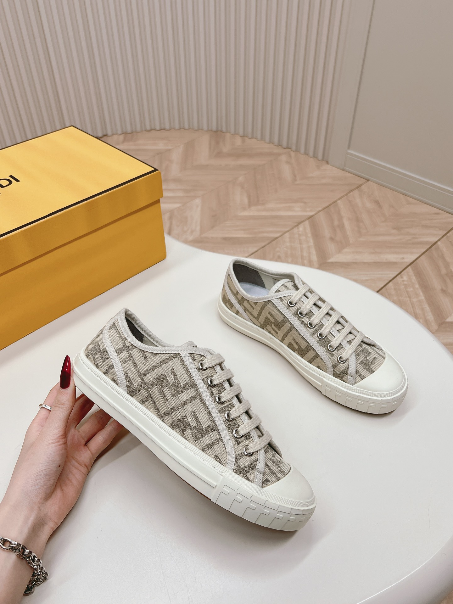 Fendi 2024ss New arrival Sneaker Size 36-40