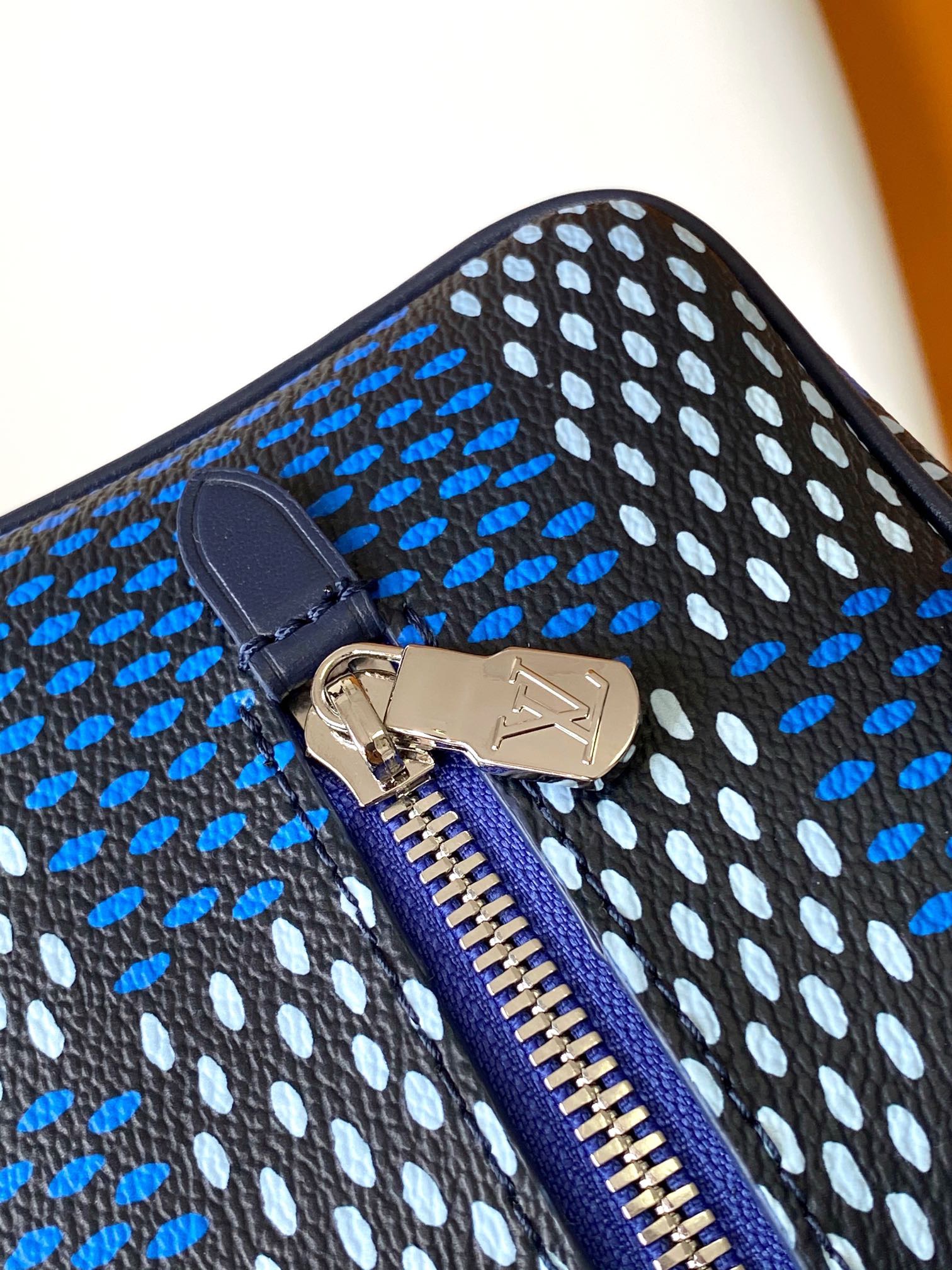 Louis Vuitton N40747 Locker Dopp Kit Bags Size 23*13*12cm