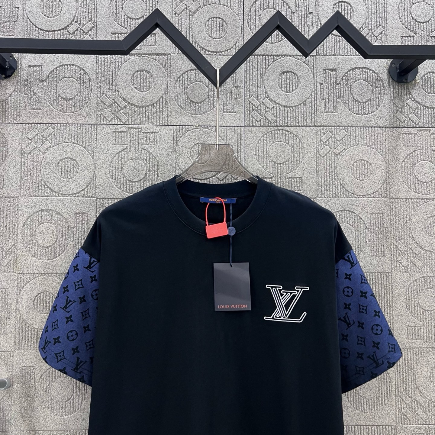 Louis Vuitton T Shirt  Embroider Logo Size XS-L
