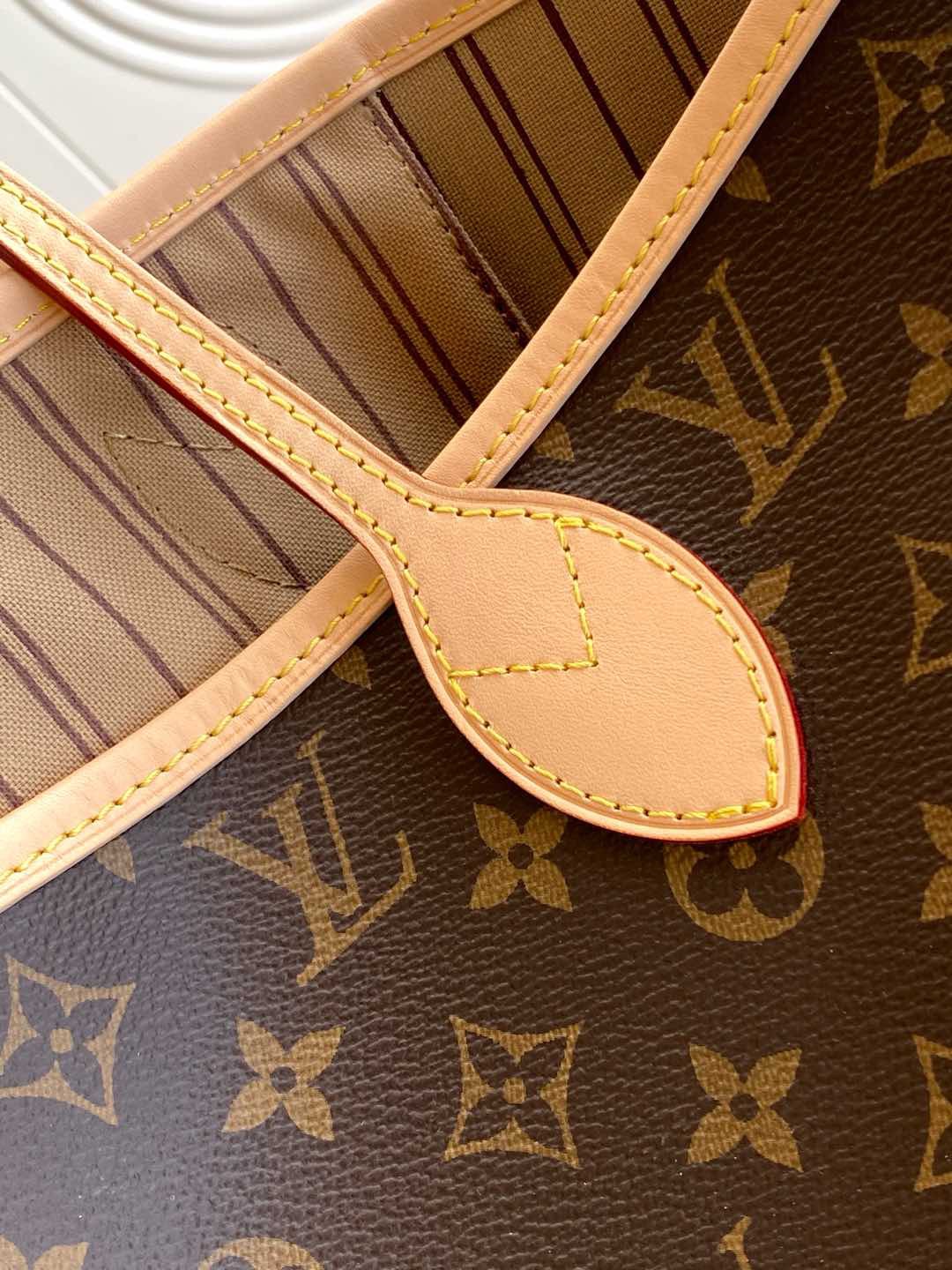 Louis Vuitton M46975 Neverfull MM Tote Bag Size 31*28*14cm