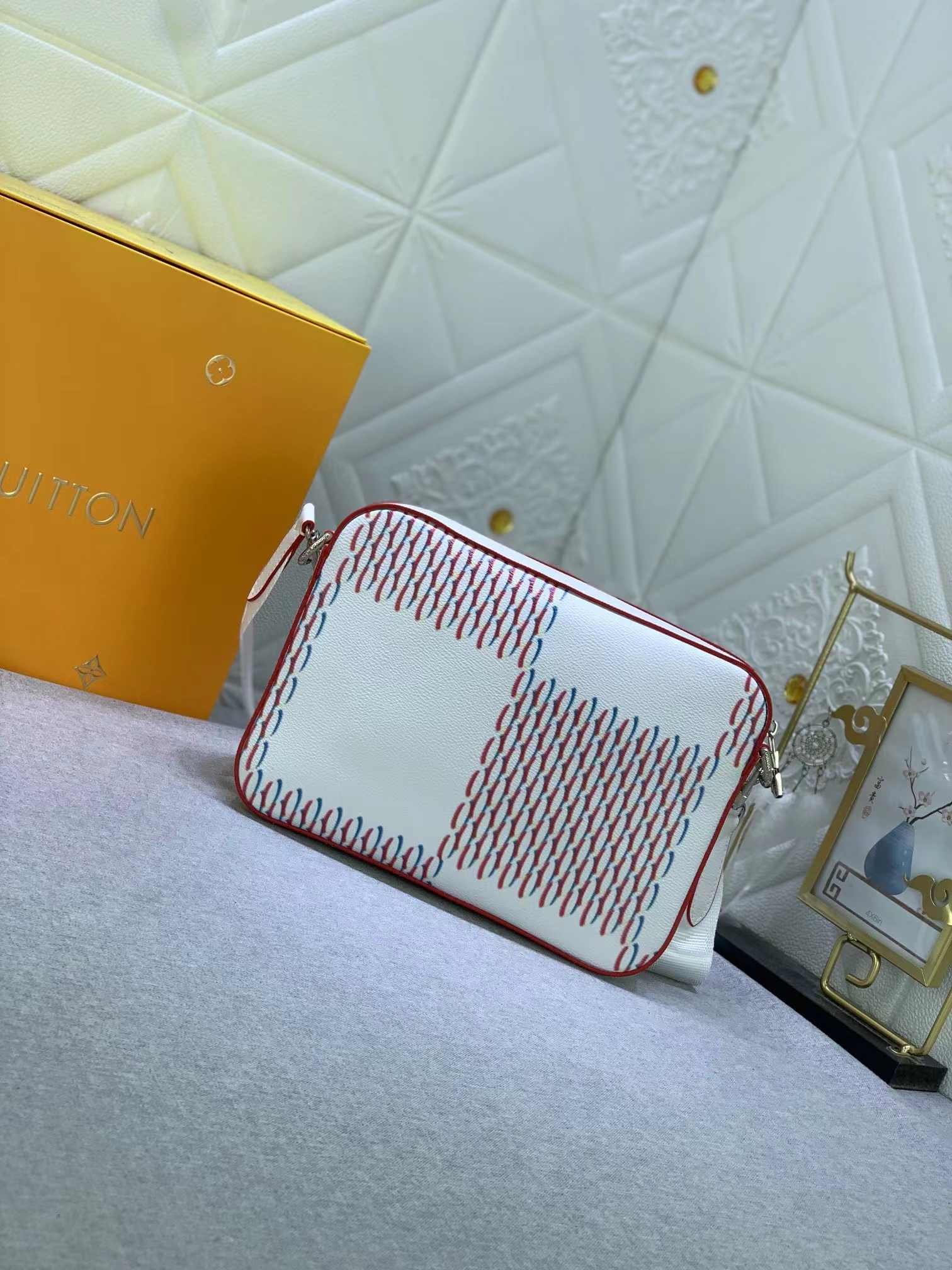 Louis Vuitton Monogram Eclipse Reverse Shoulder Bags Size 25*18.5*7cm