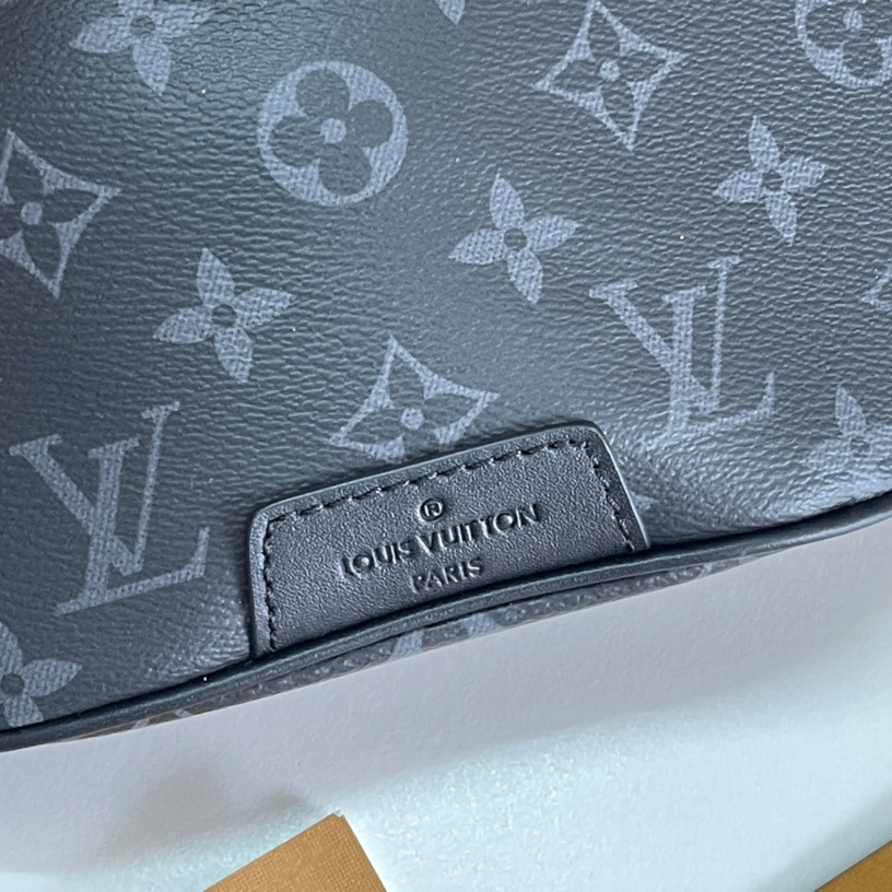 Louis Vuitton M46035 Discovery BumbagMen Bags Size 44*15*9cm