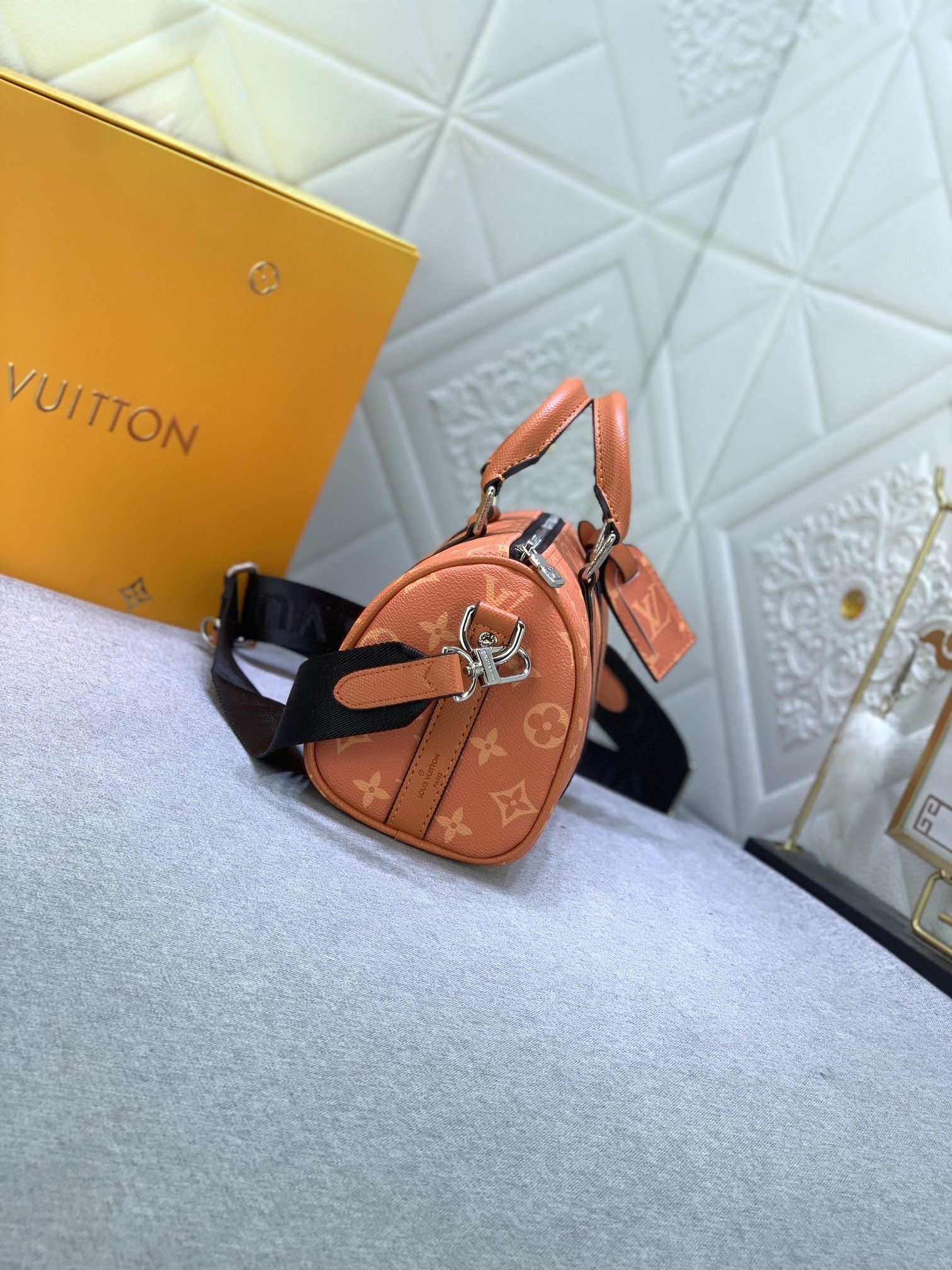 Louis Vuitton Monogram Eclipse Reverse Keepall 25 Travel Bags Size 25*15*11cm