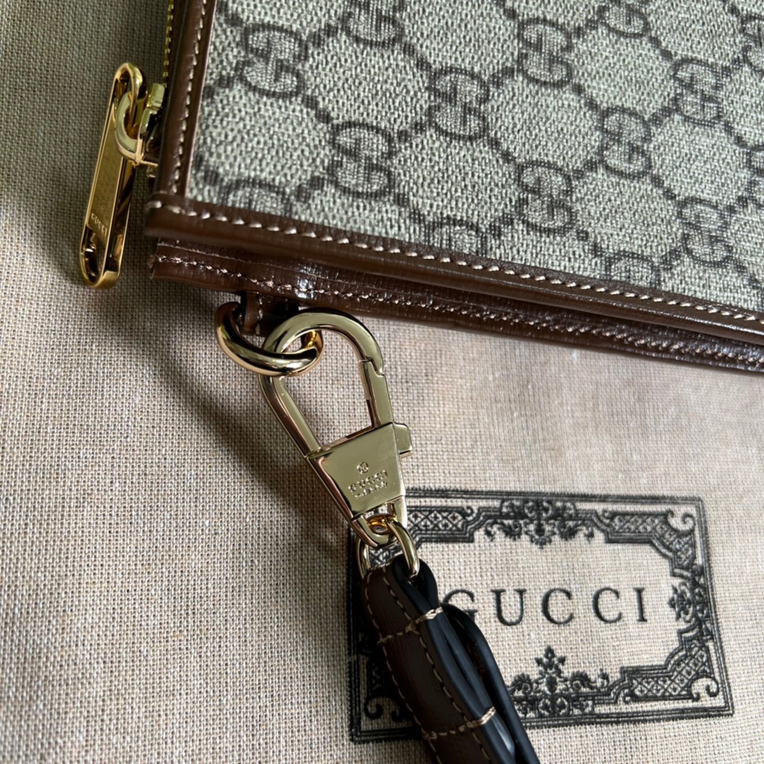 Gucci Pouch with Interlocking G Size 30.5*21*1.5cm Style 672953
