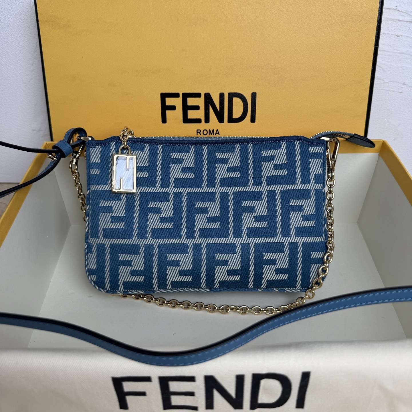 Fendi Shoulder Bags Size 20*13*3cm