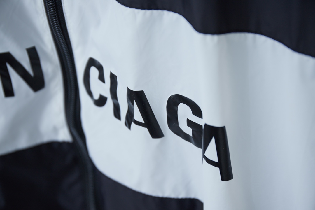 Balenciaga Waterproof jacket Size S-XL