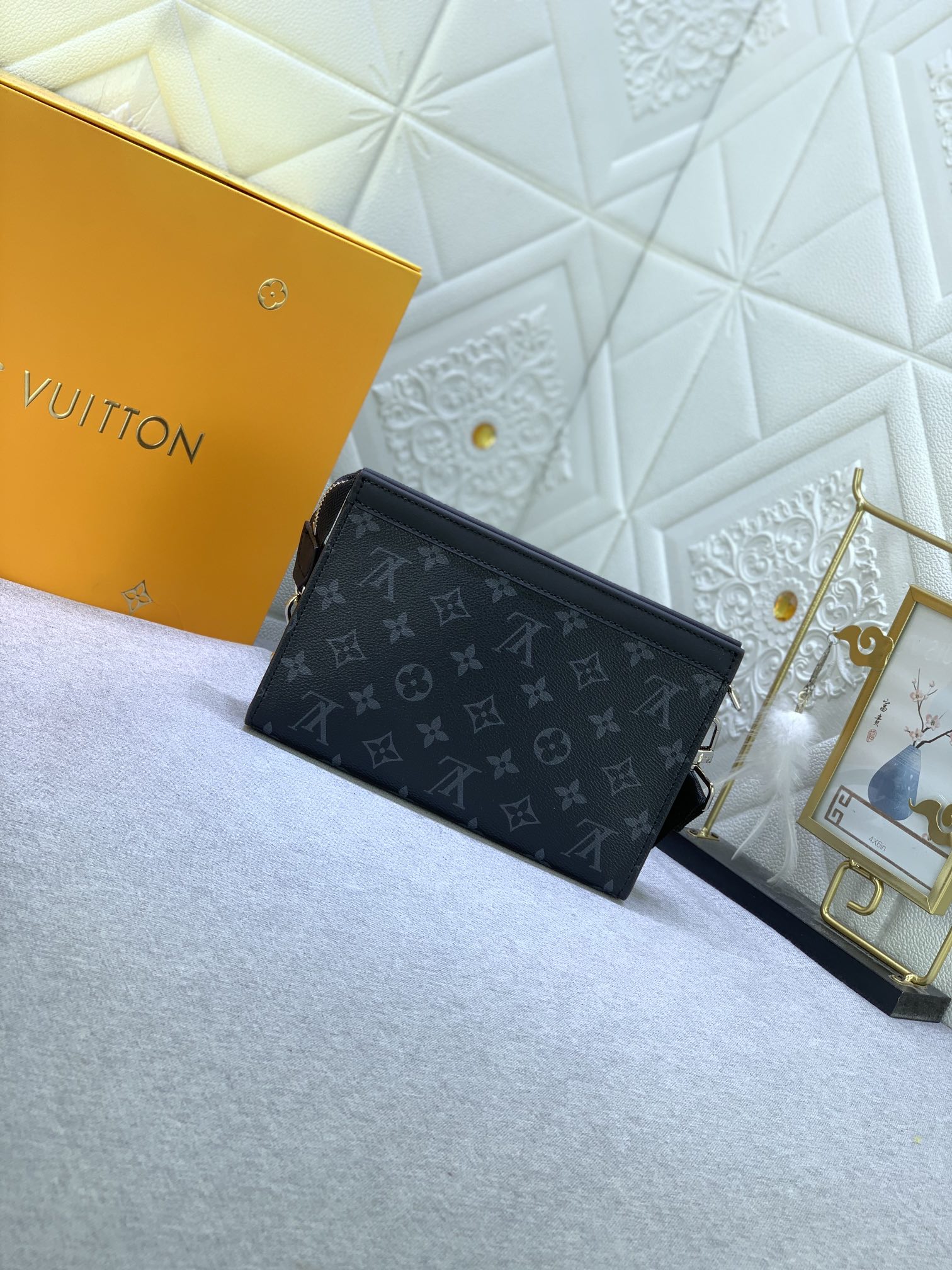 Louis Vuitton M81124 Alpha Wearable Shoulder Bags Size 18*11*6cm