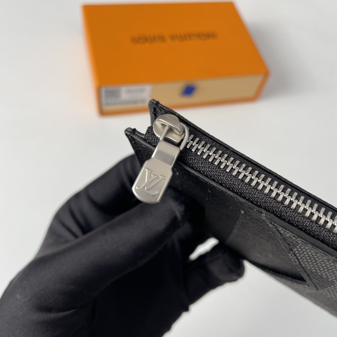 Louis Vuitton M64038 Card Holder Size 14*8cm