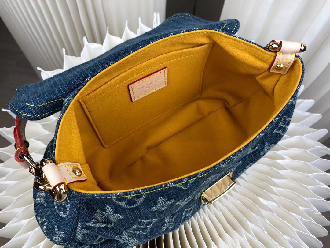 Louis Vuitton M95050 Women Shoulder Bag Size 26*15*9cm