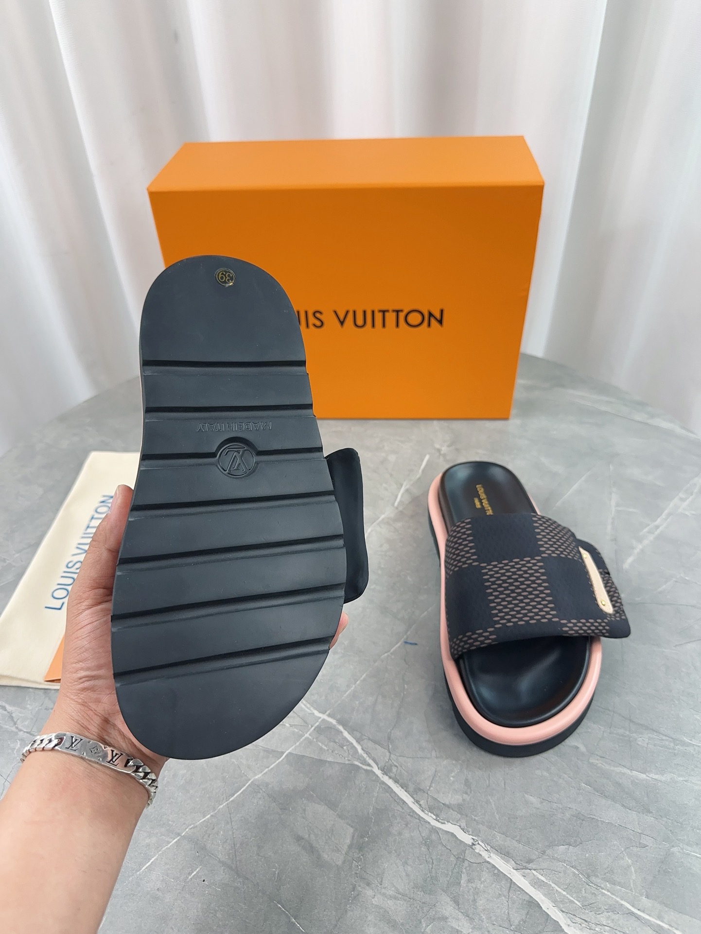 Louis Vuitton 2024ss Pool Pillow Comfort Slippers Size 36-45