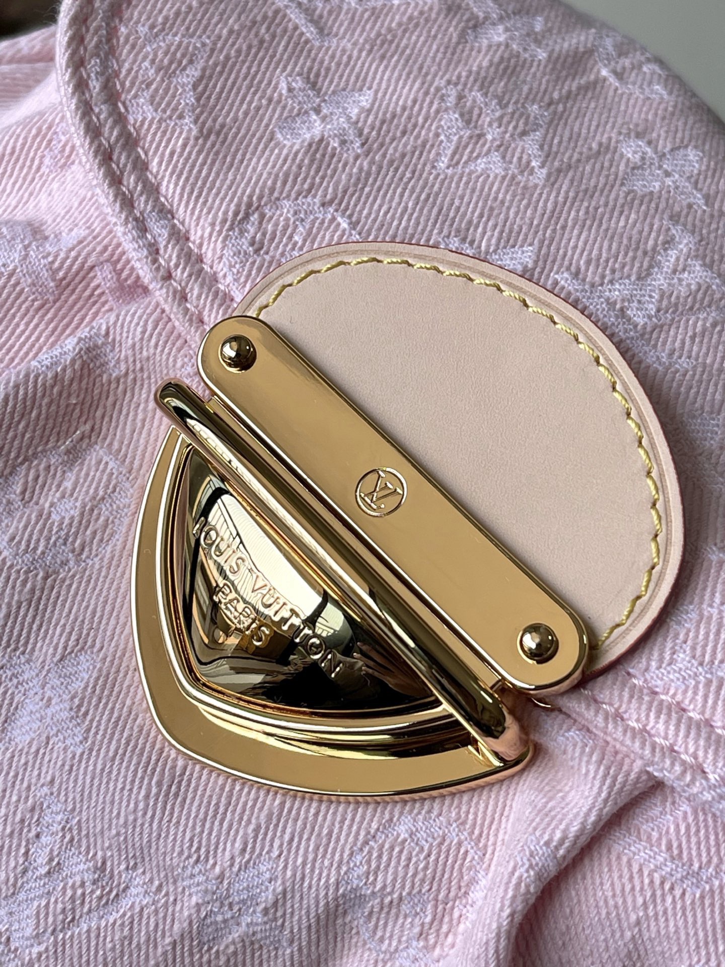 Louis Vuitton M13347 Women Shoulder Bag Size 27*18*3cm