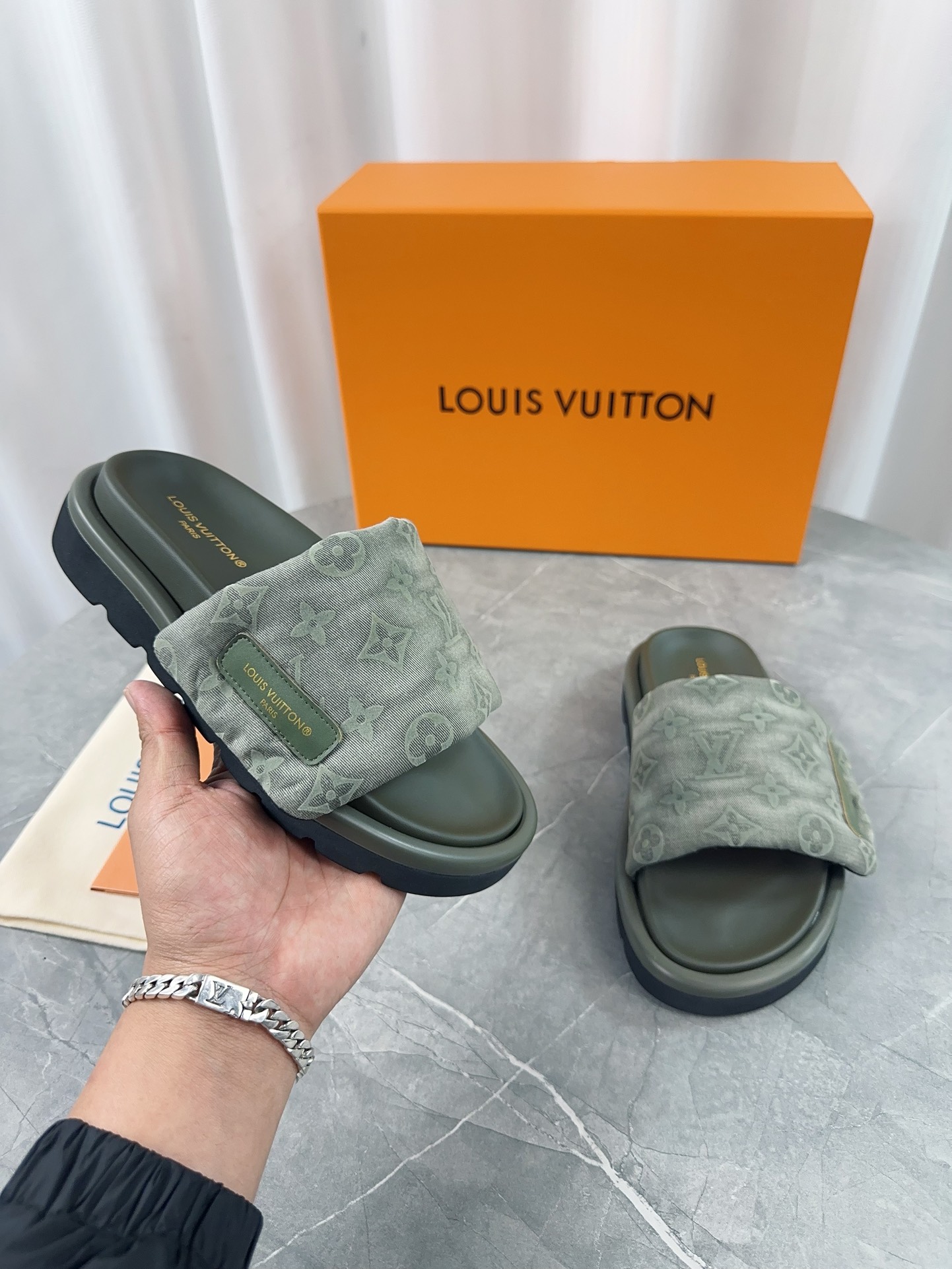 Louis Vuitton 2024ss Pool Pillow Comfort Slippers Size 36-45