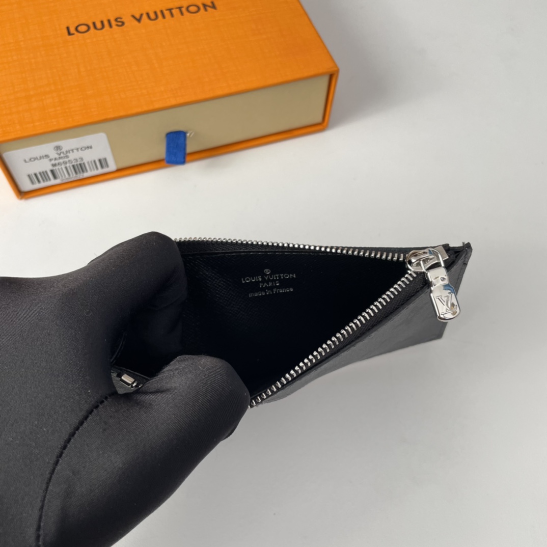 Louis Vuitton M64038 Card Holder Size 14*8cm