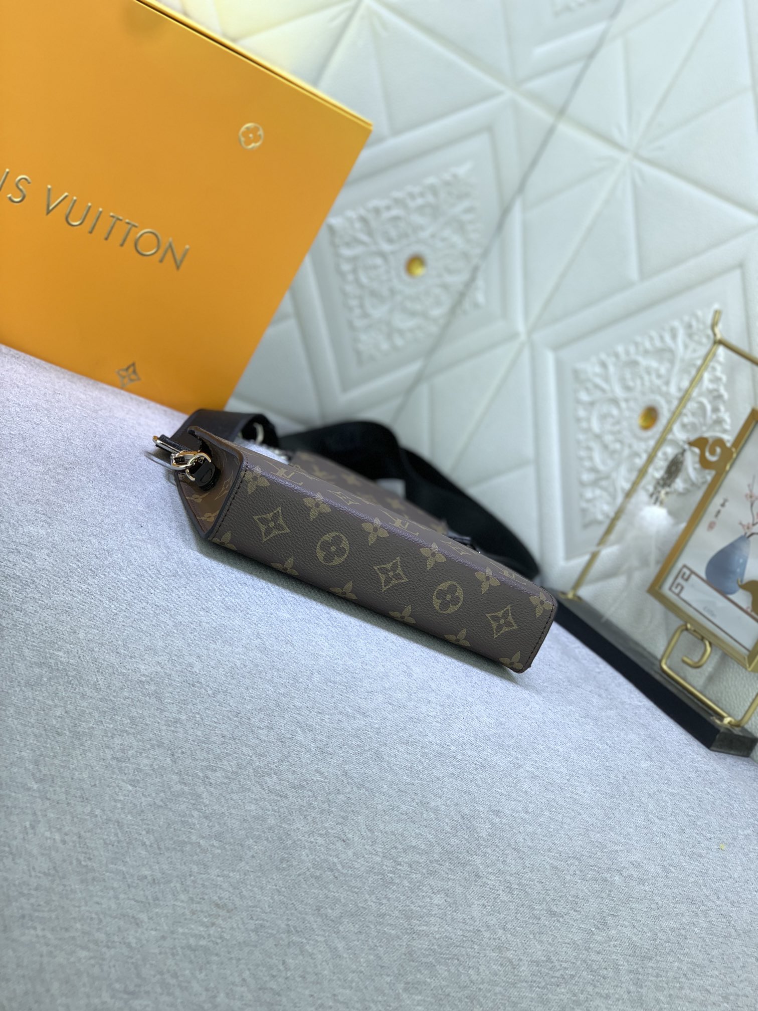 Louis Vuitton M81124 Alpha Wearable Shoulder Bags Size 18*11*6cm