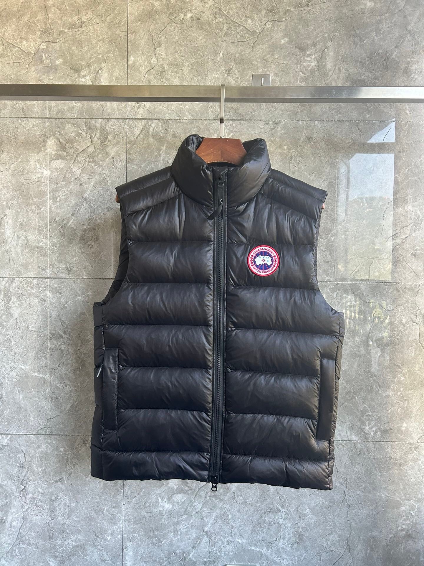 Canada Goose E2229 Crofton Vest-WD Men Winter Vest Size S-XXL