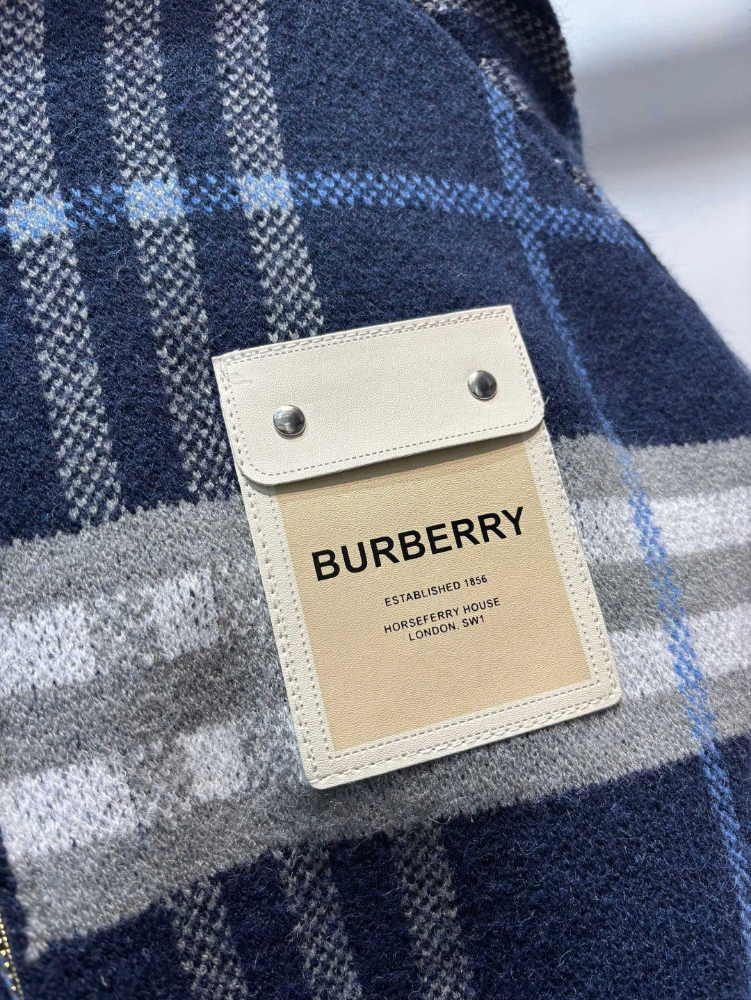 Burberry Unisex Jacket Size S-XL