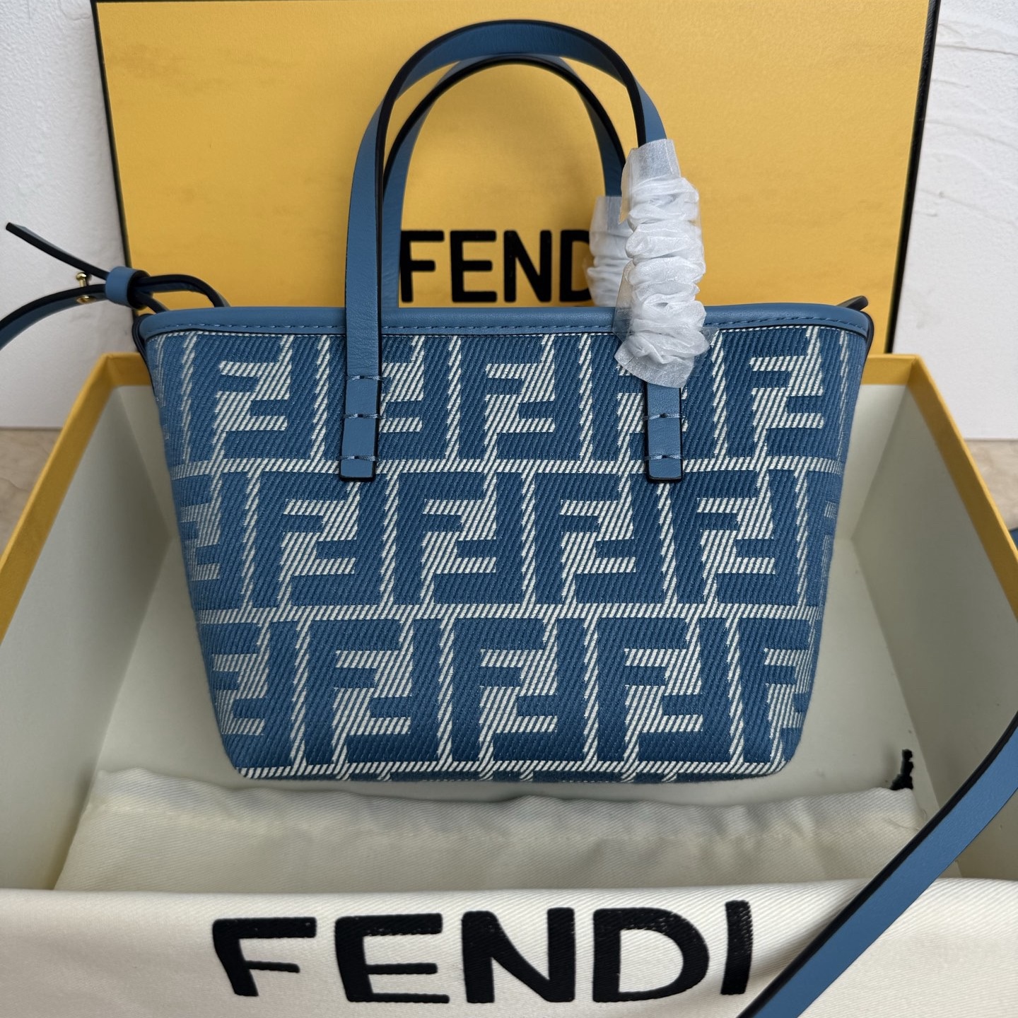 Fendi Shopping Bags Size 23*19.5*15cm