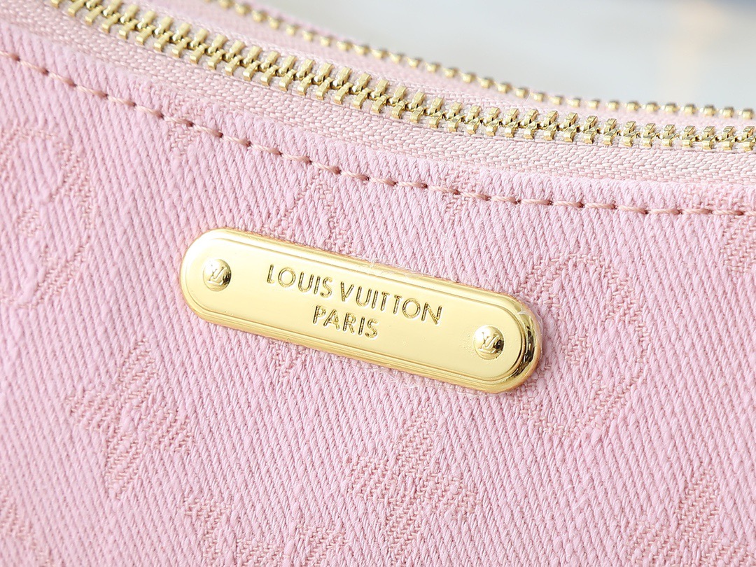 Louis Vuitton M14159 Liv Pochette Denim Cowboy Shoulder Bag Size 24.5*13.5*6.5cm