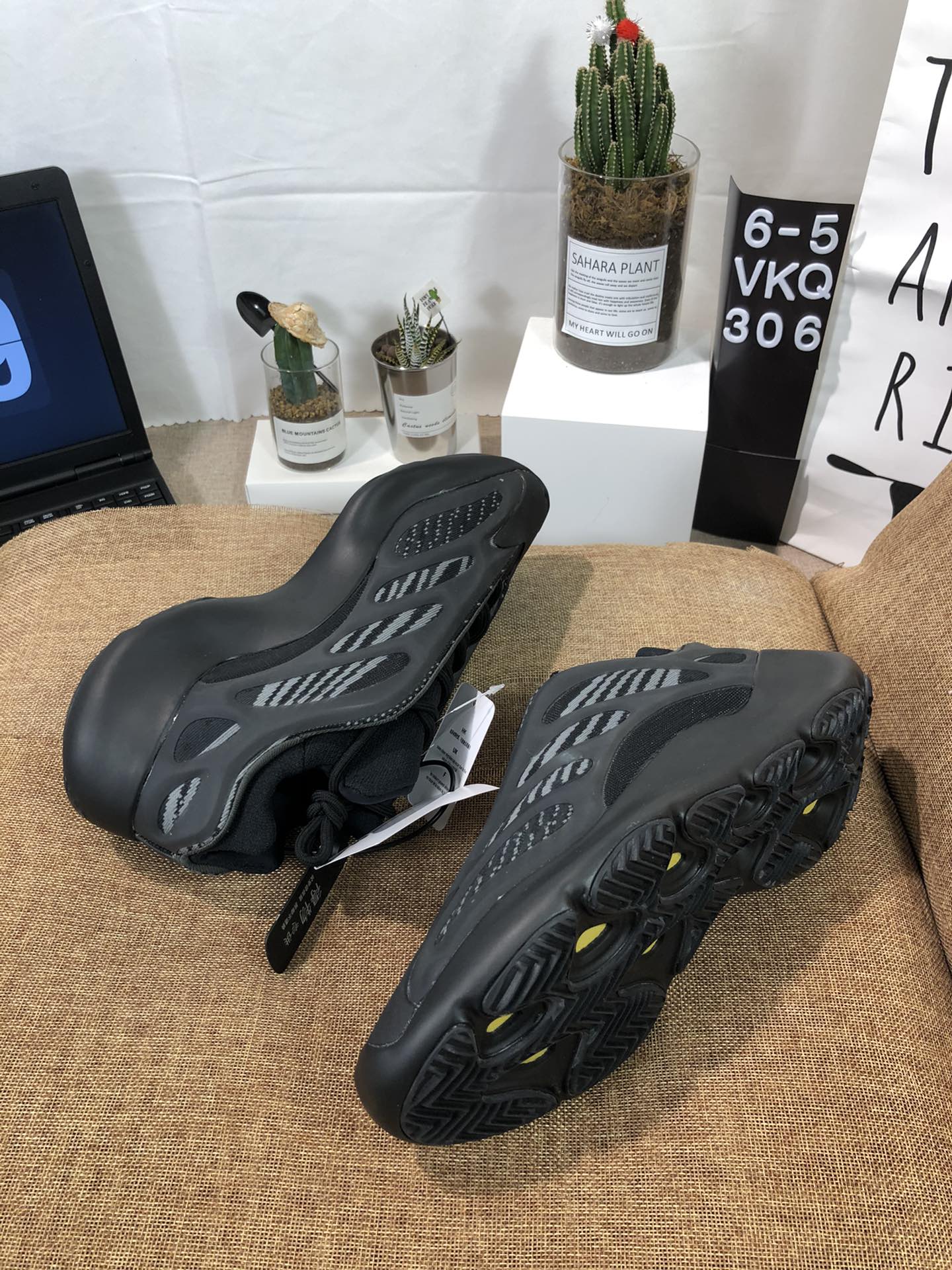 Yeezy 700 V3  Azael  Mens/Women's Sneakers Shoes 36 - 45