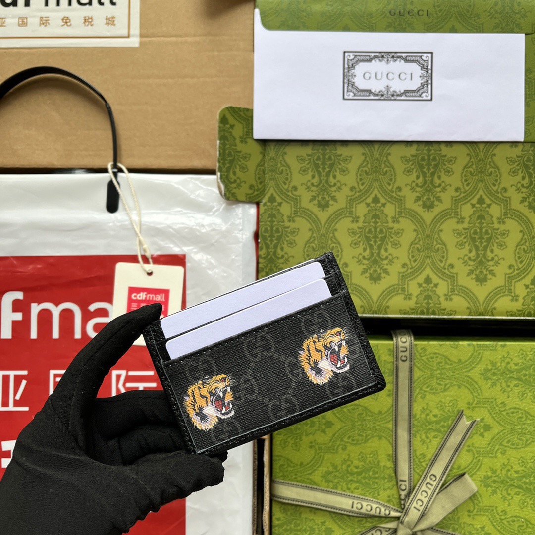 Gucci GG Card case with Interlocking Size 10*7cm Style: 673002
