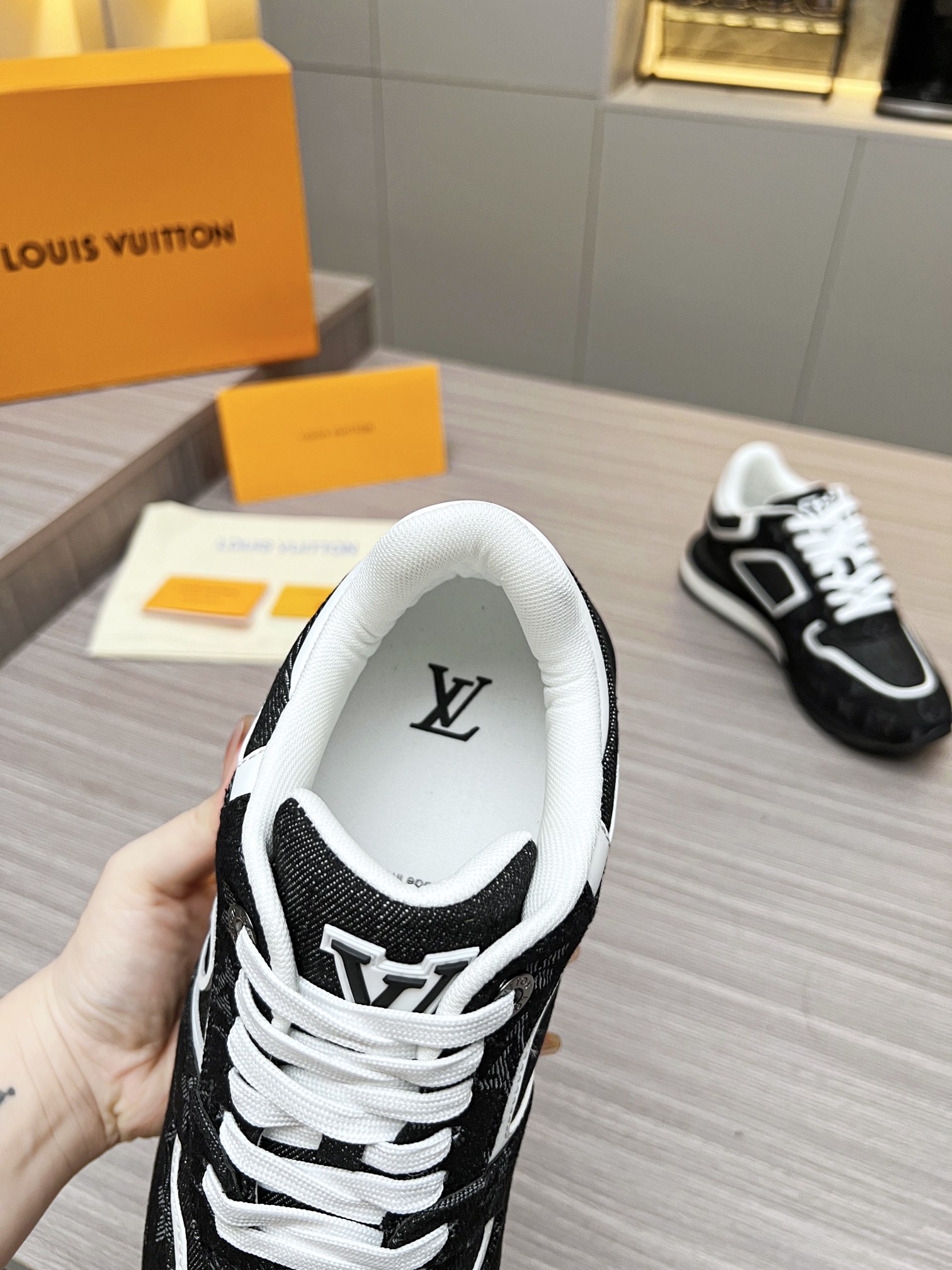 Louis Vuitton 2024ss Runaway Sneaker Size 40-46
