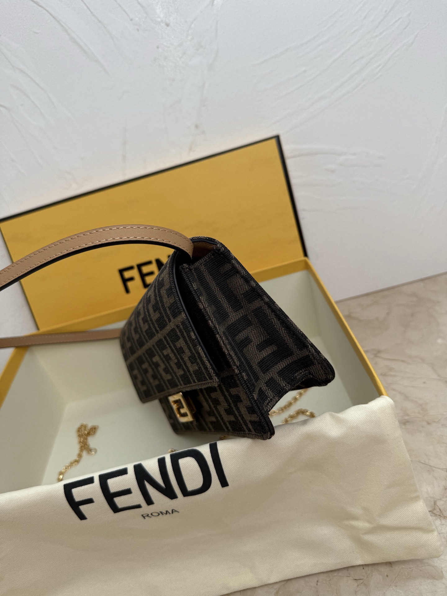 Fendi Shoulder Bags Size 21*11*5cm