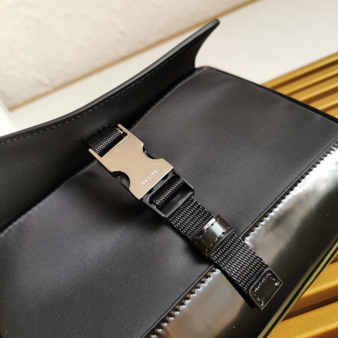 Prada 2VD044 Re-Nylon and Leather Shoulder Bags Size 20*15.5*4cm