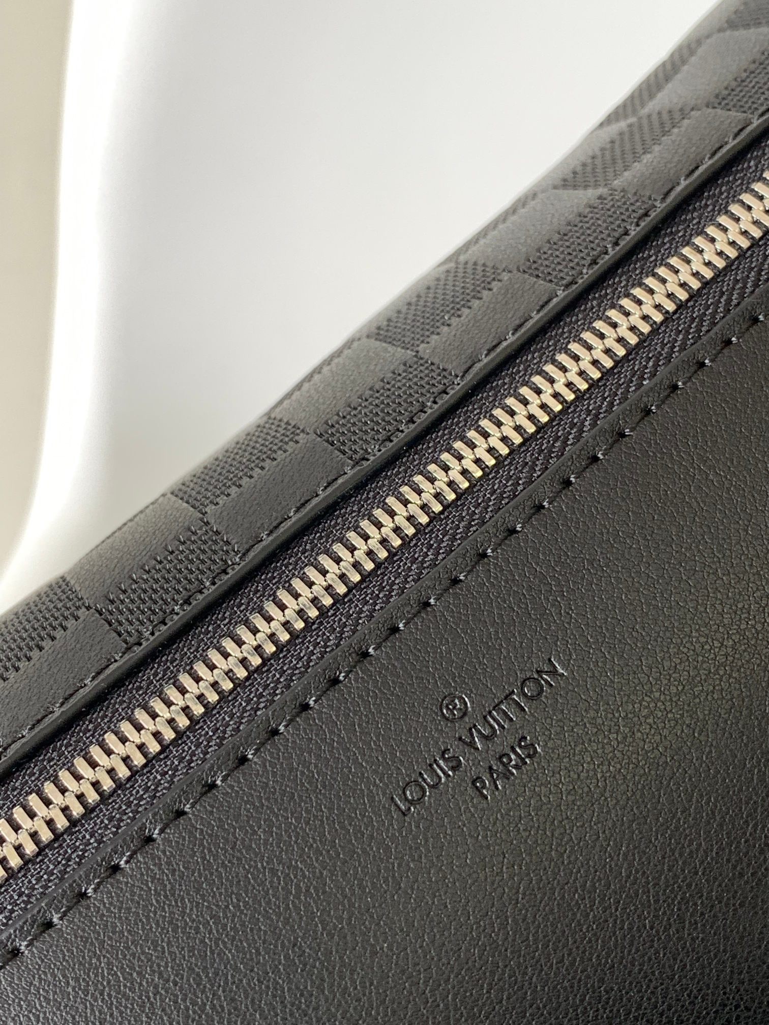 Louis Vuitton N40298 Discovery Graphite Men Bags Size 26*13*7cm