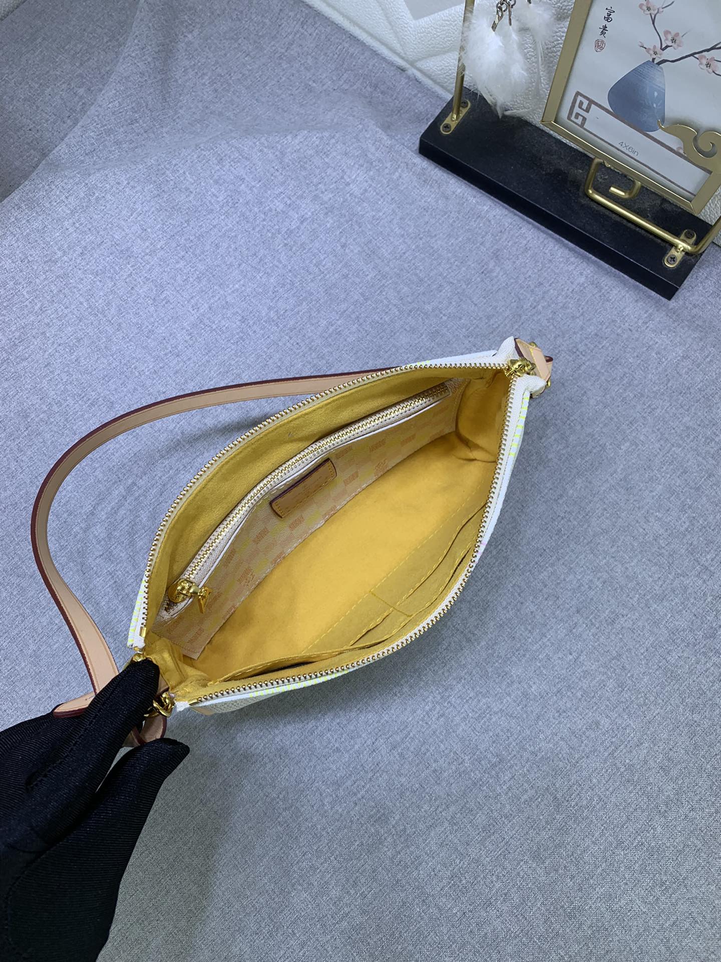 Louis Vuitton N40642 Pochette Accessoires Shoulder Bags Size 23*13*4cm