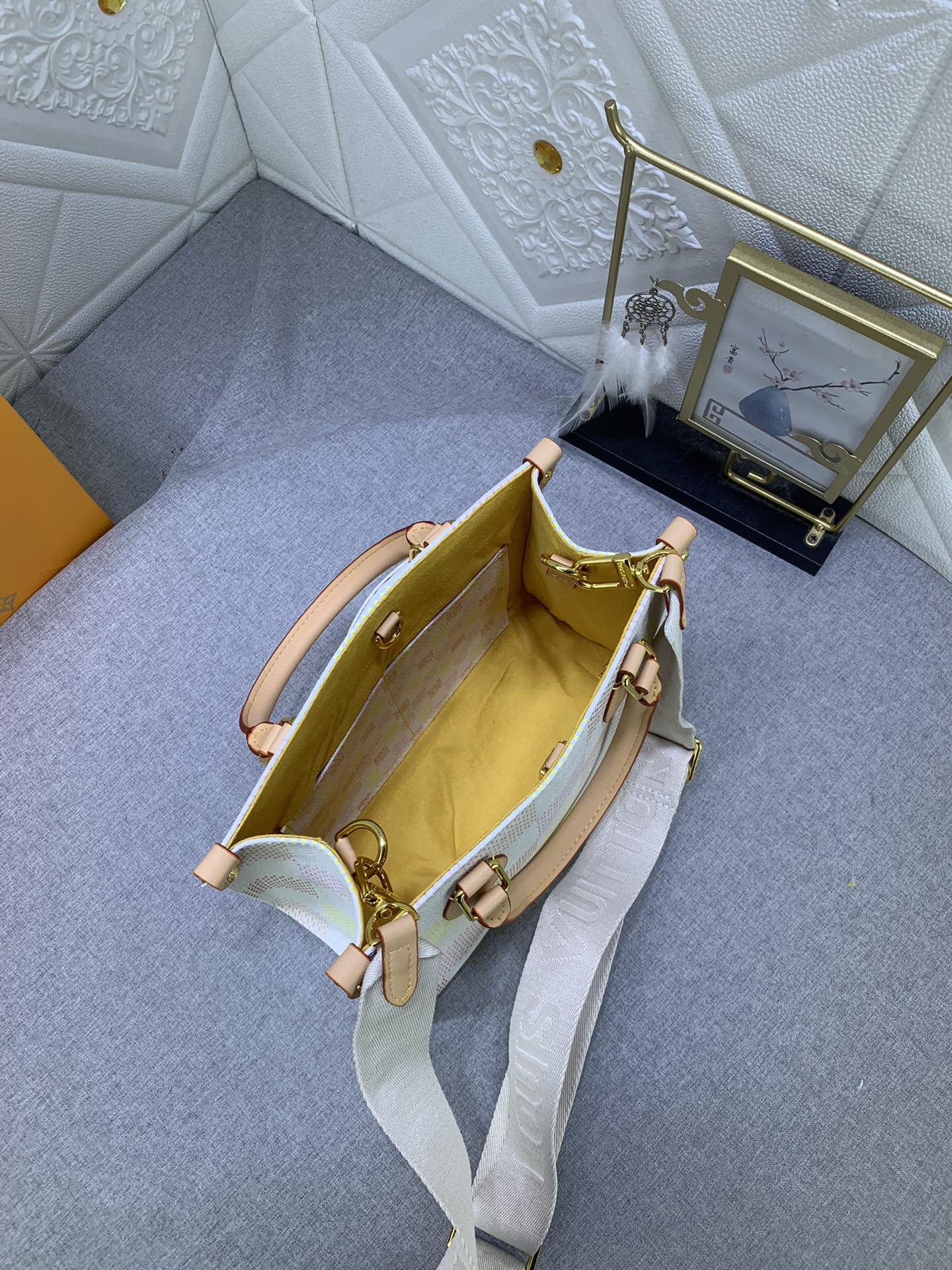 Louis Vuitton M46373 OnTheGo Shoulder Bags Size 25*19*11cm