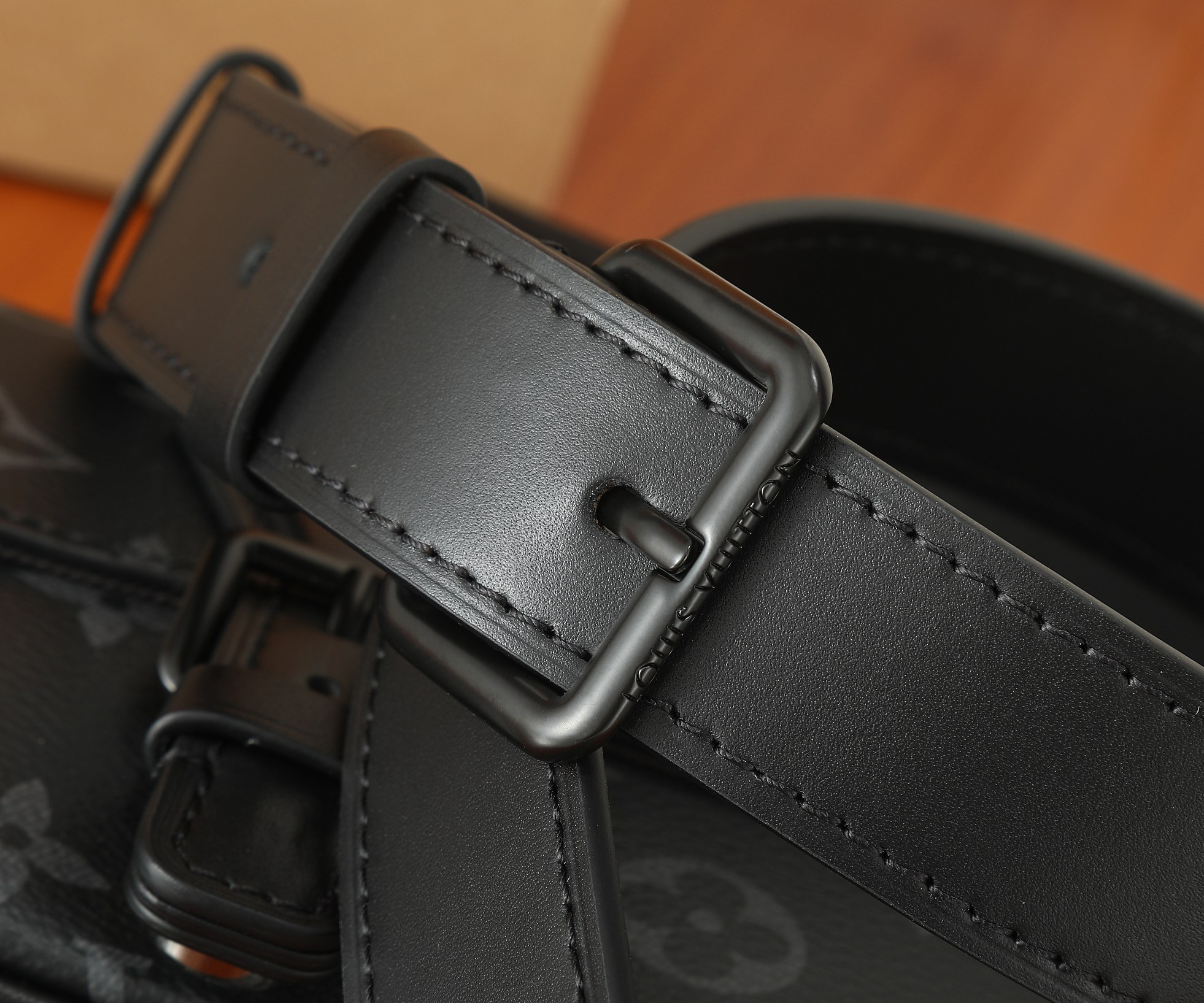 Louis Vuitton M83567 Montsouris Wearable Wallet Shoulder Bags Size 22*12*6cm