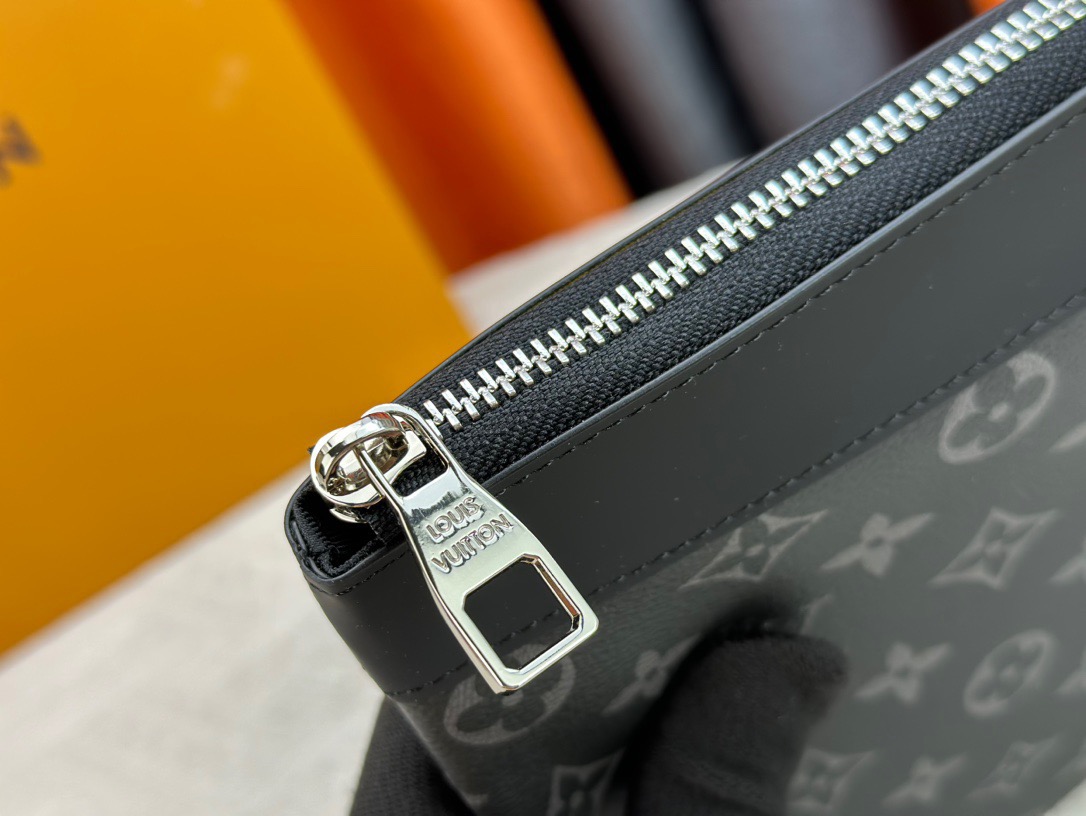 Louis Vuitton M62291 Pochette apollo Clutch Bags Size 34*25*2cm