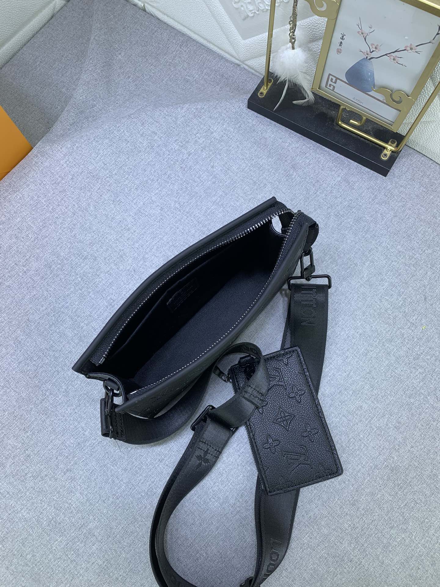 Louis Vuitton M81115 Alpha Wearable Shoulder Bags Size 18*11*6cm