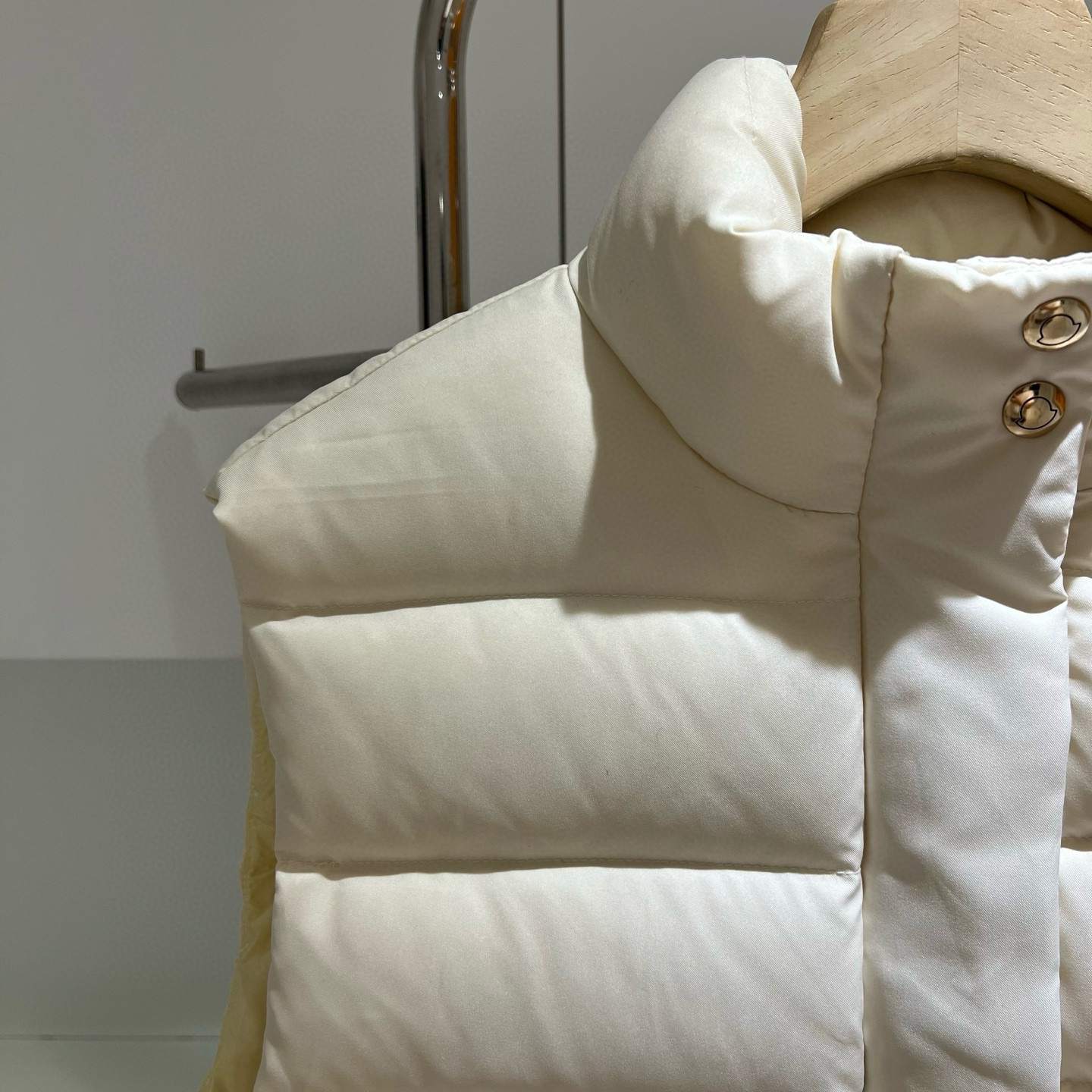 Moncler Besset Women Winter Vest Size 0-3