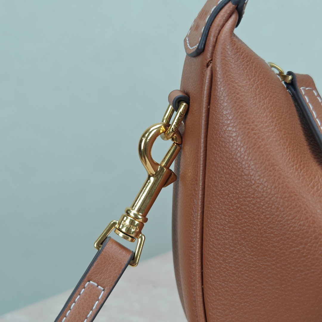 Celine 25ss Lulu Shoulder Bags Size 24*21*5cm