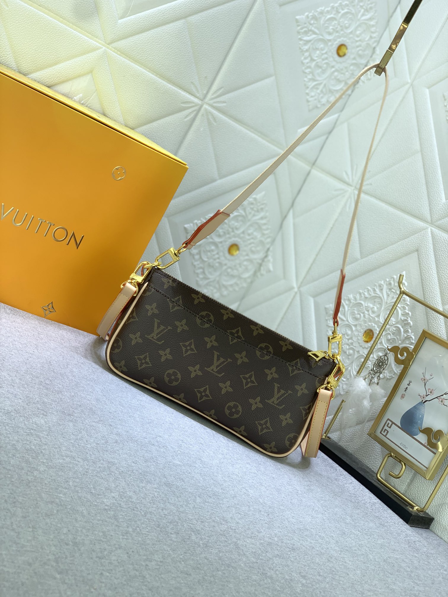 Louis Vuitton M46999 Viva-cité Shoulder Bags Size 25*15*8cm