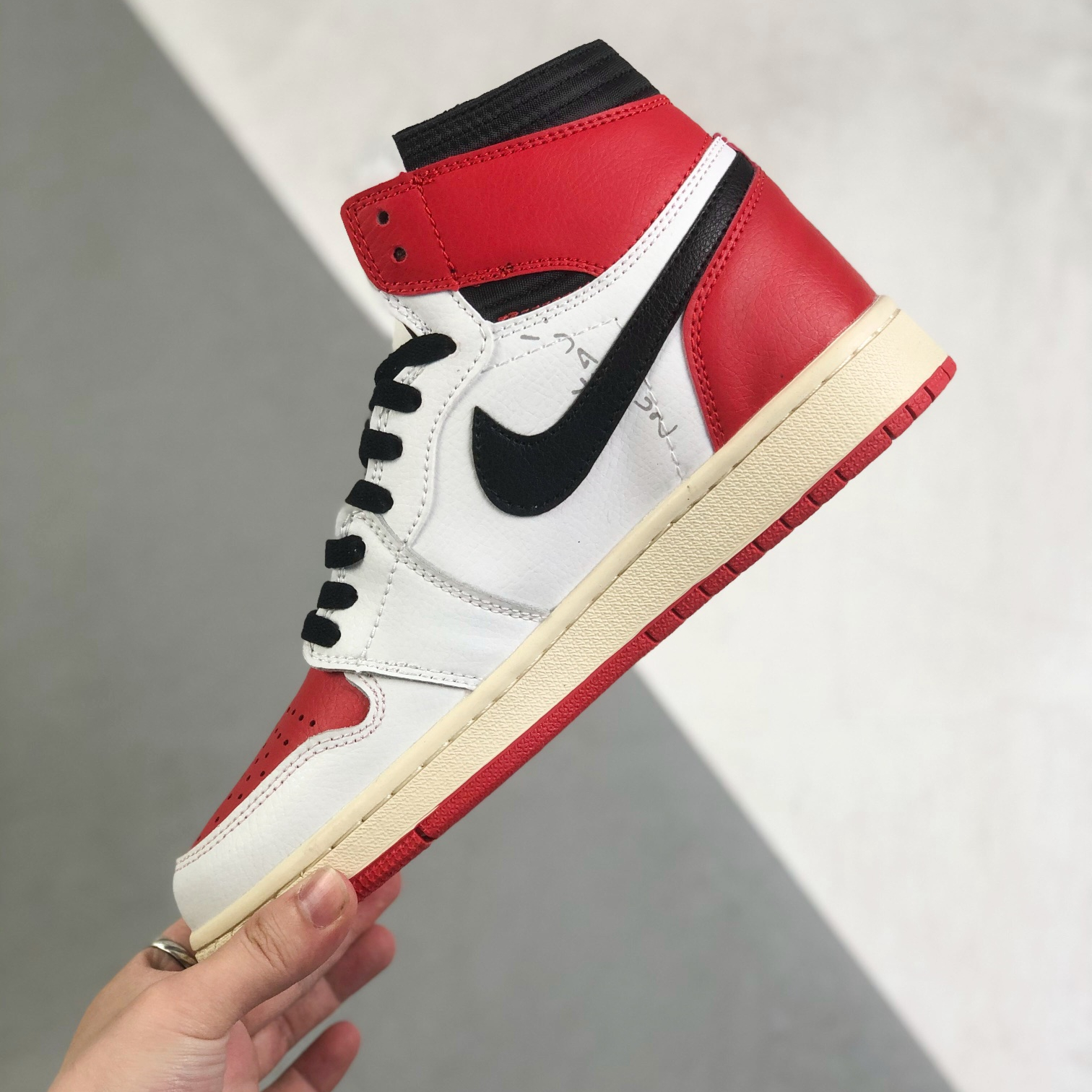 Nike Air Jordan 1 x Travis Scott High Top Sneaker Shoes Gr. 36-46