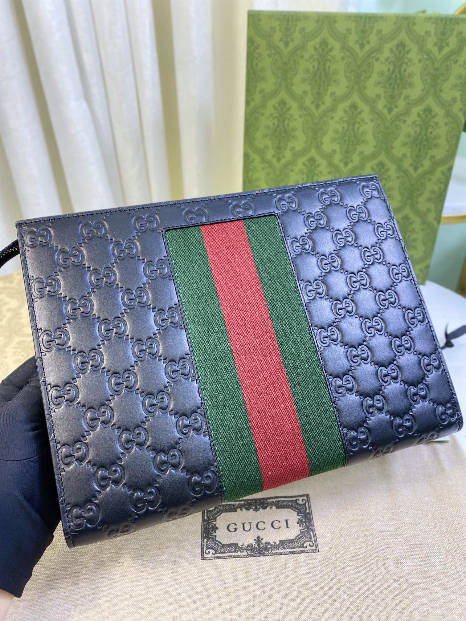 Gucci New GG Supreme Pouch Size 26*20*6cm Style 475316