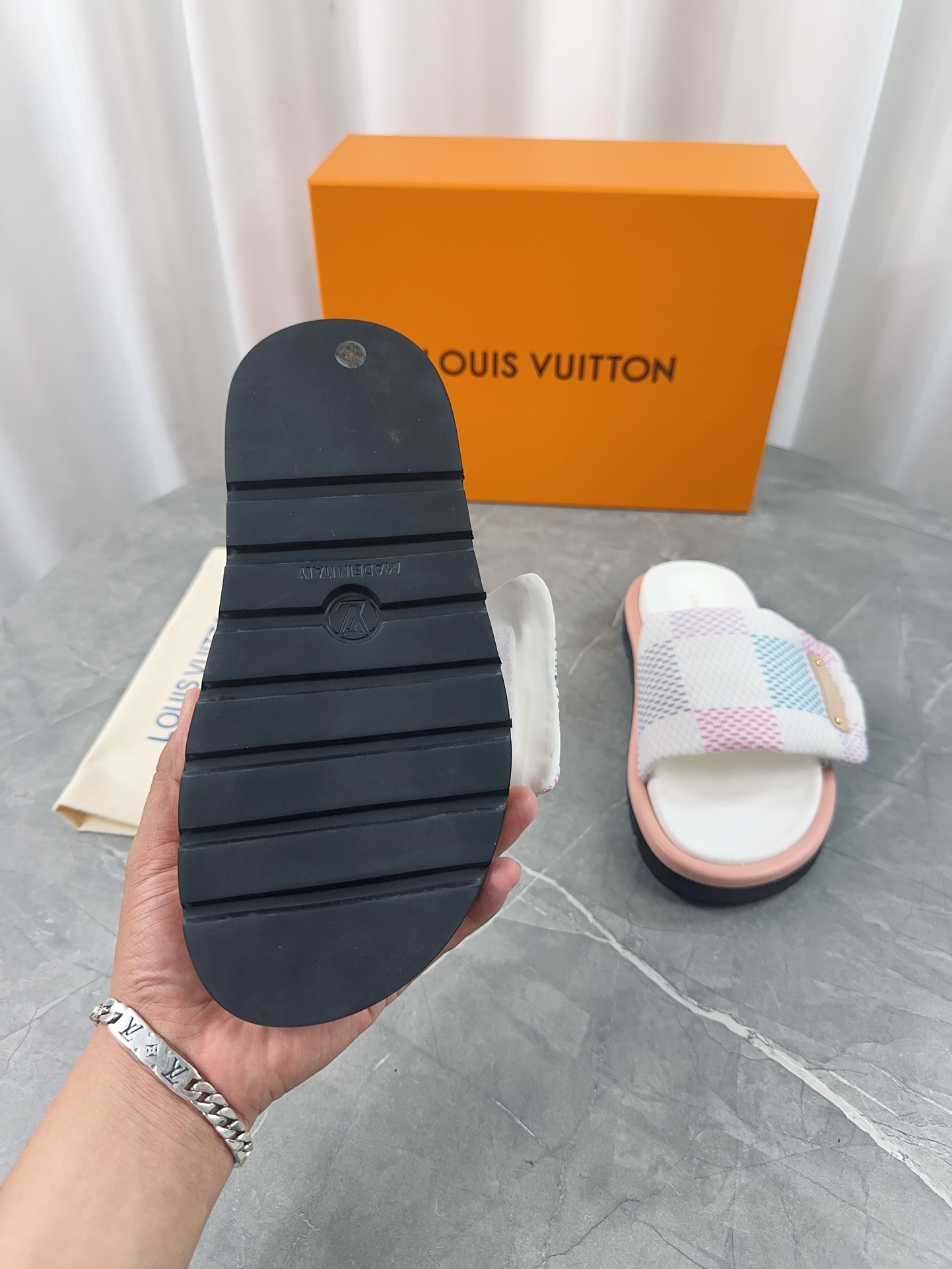 Louis Vuitton 2024ss Pool Pillow Comfort Slippers Size 36-45