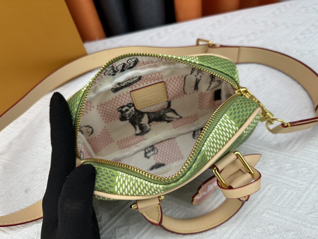 Louis Vuitton N40643 Nano Porte Documents Voyage Shoulder Bags Size 20*13*5cm